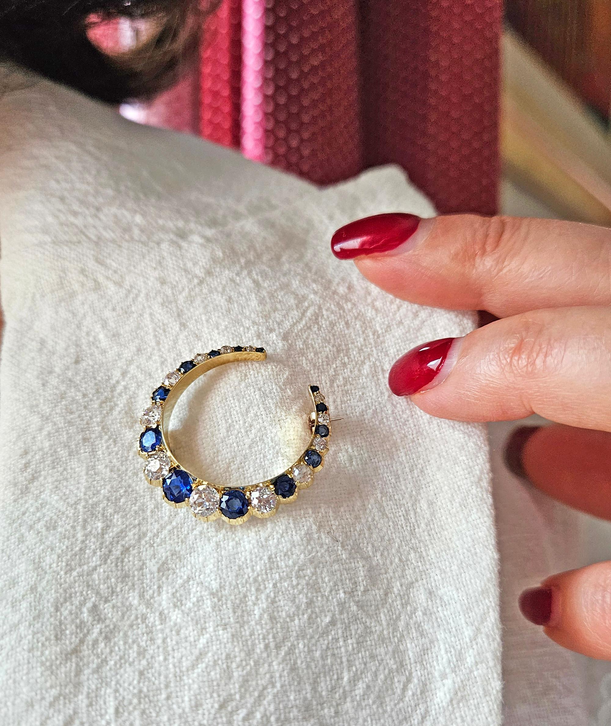 1900 English GIA 3.0ct Royal Blue No-Heat Sapphires Diamonds Crescent 14K Brooch For Sale 8