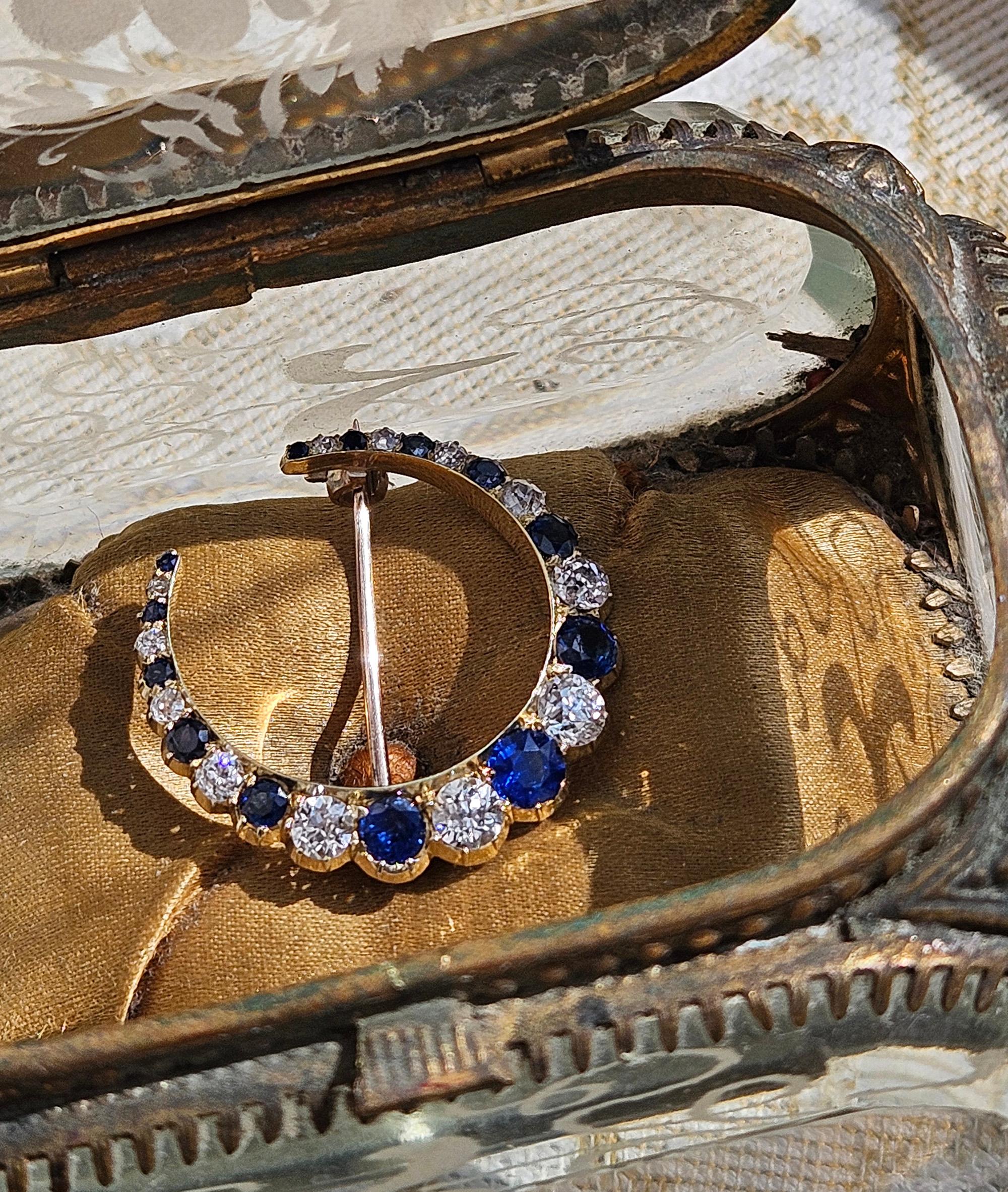 1900 English GIA 3.0ct Royal Blue No-Heat Sapphires Diamonds Crescent 14K Brooch For Sale 11