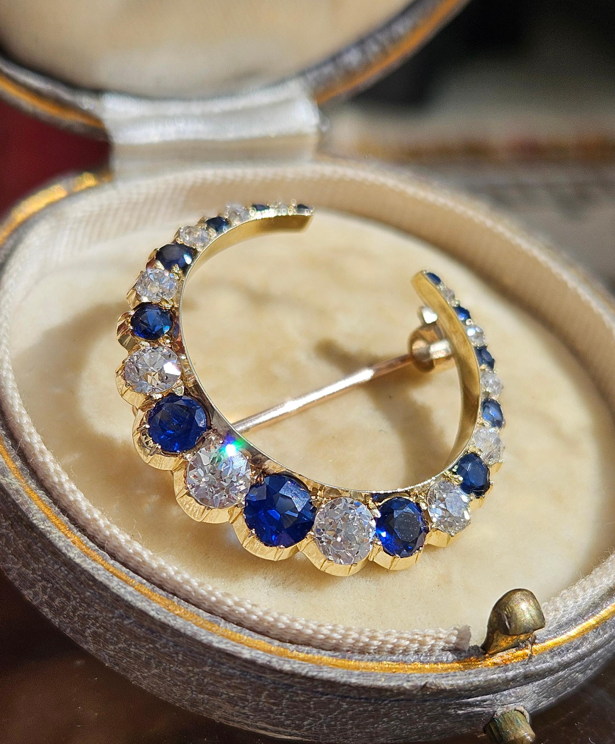 1900 English GIA 3.0ct Royal Blue No-Heat Sapphires Diamonds Crescent 14K Brooch For Sale 12