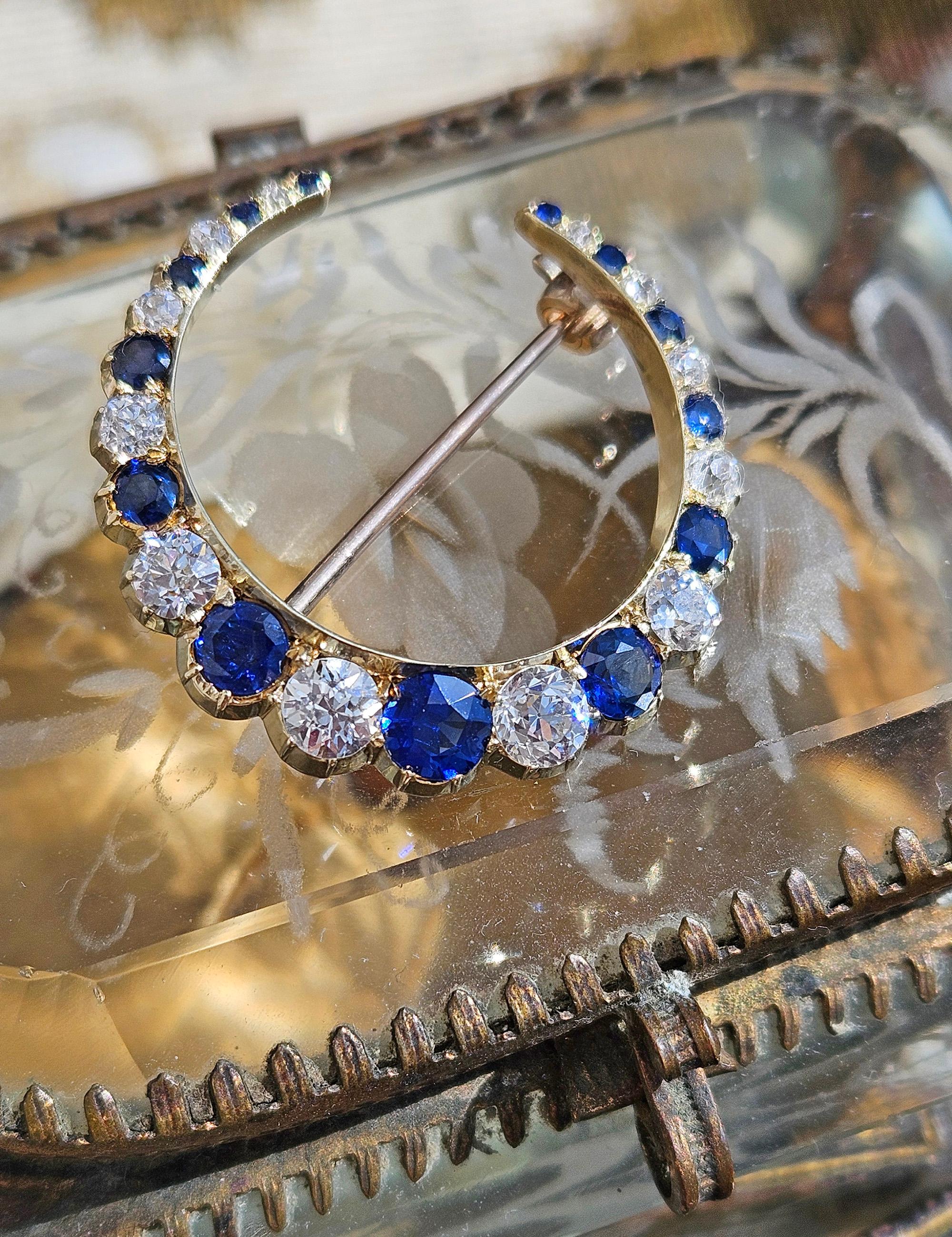Edwardian 1900 English GIA 3.0ct Royal Blue No-Heat Sapphires Diamonds Crescent 14K Brooch For Sale