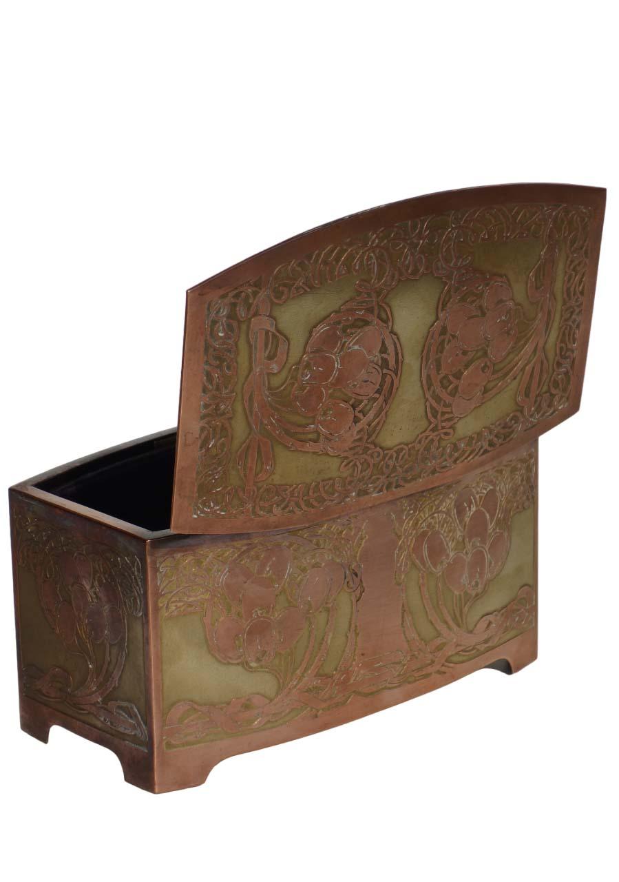 Sécession viennoise 1900 Erhard and Sohne Secessionist Jugendstil Art Nouveau Copper Brass Case en vente
