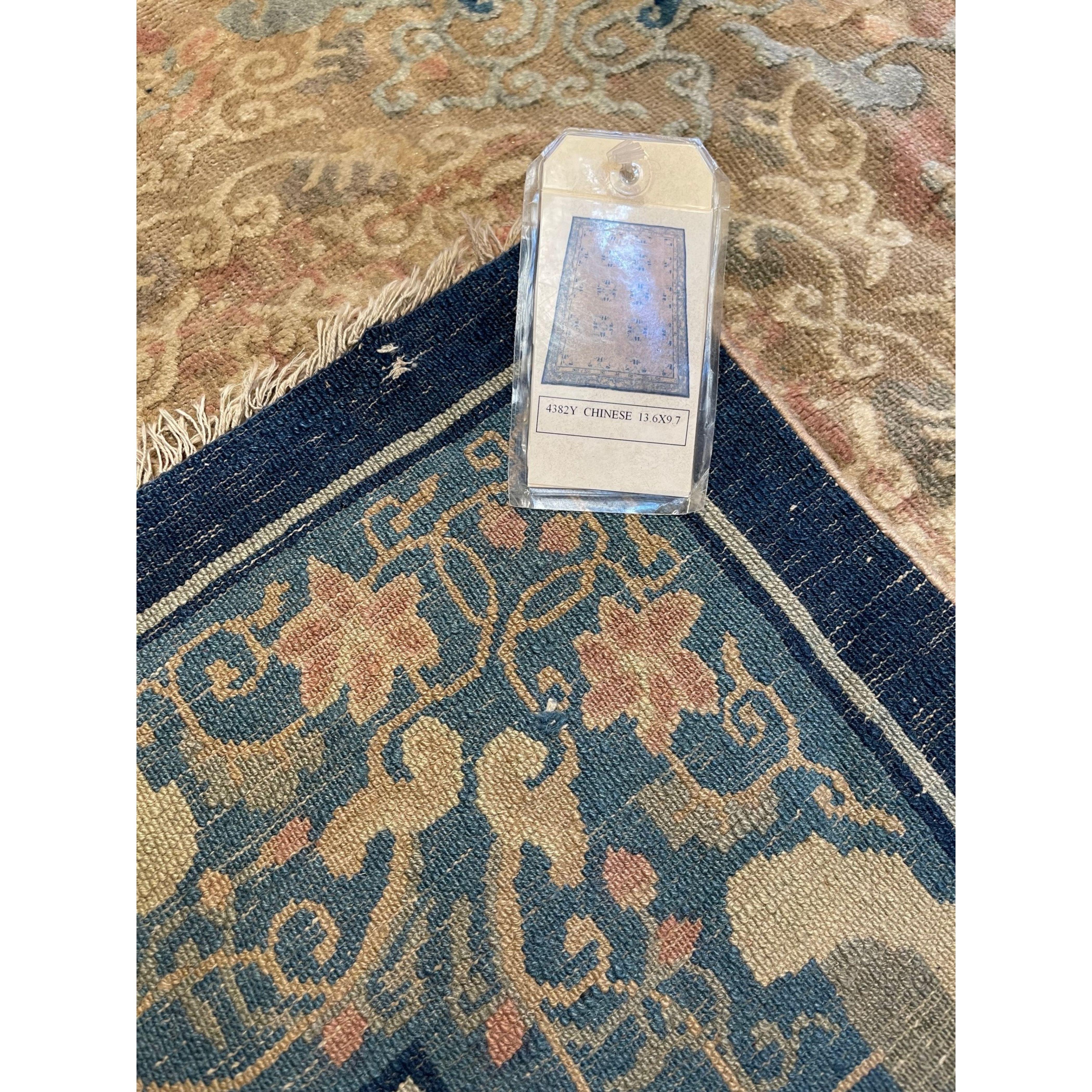 1900 Fine Antique Chinese Rug In Good Condition For Sale In Los Angeles, US