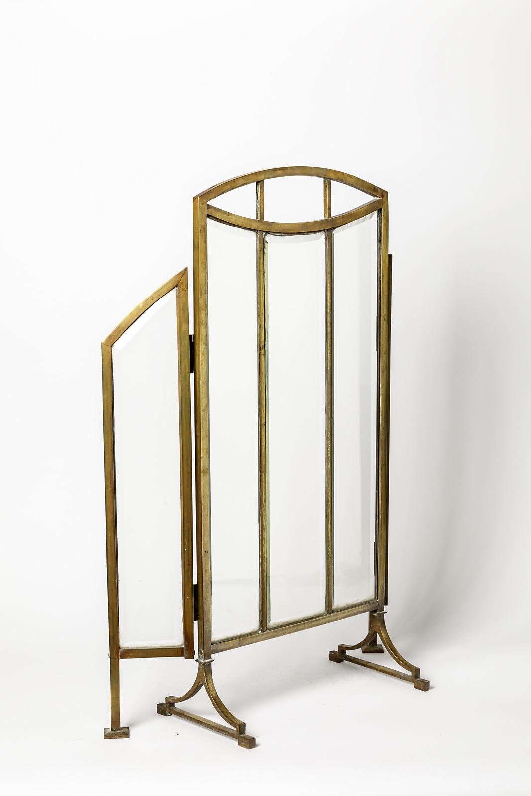 1900 French Art Deco Golden Brass and Glass Fire Screen for Fireplace In Excellent Condition In Neuilly-en- sancerre, FR