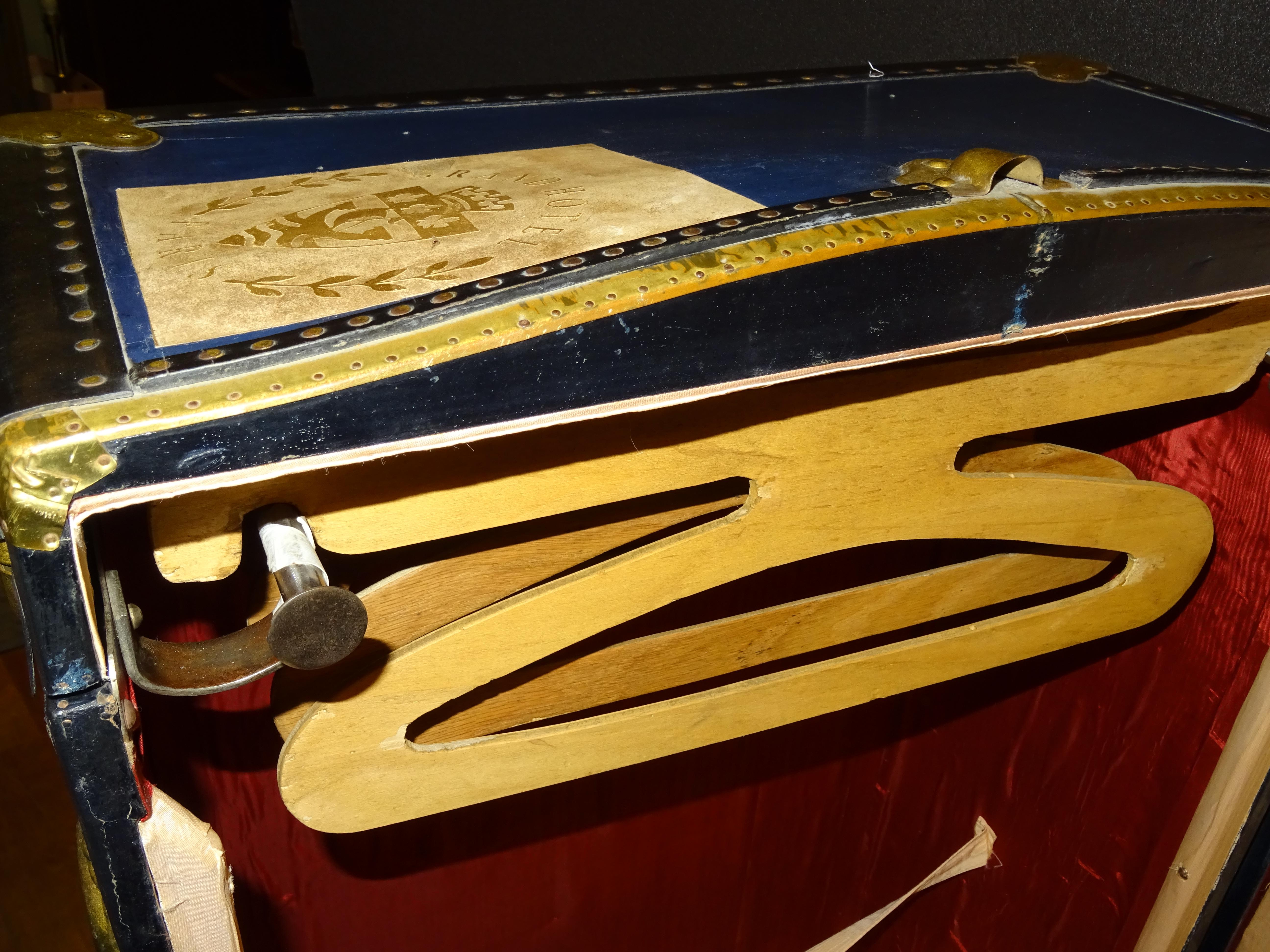 1900 French Blue Wood Wardrobe Steamer-Trunk, Grand Hotel de París 12