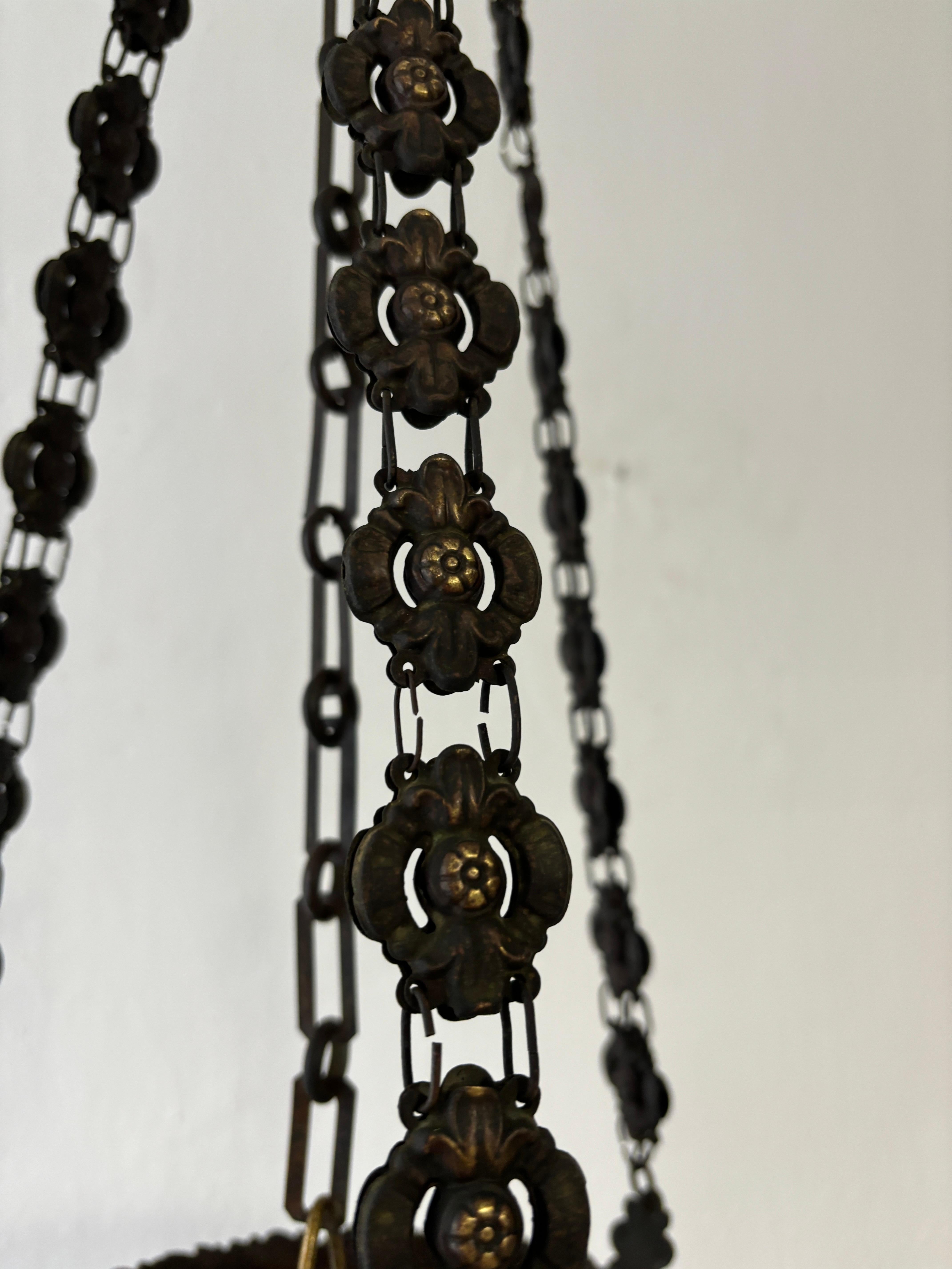 1900, Lustre Empire à dôme en bronze et cristal perlé Longue chaîne détaillée Bon état - En vente à Modena (MO), Modena (Mo)