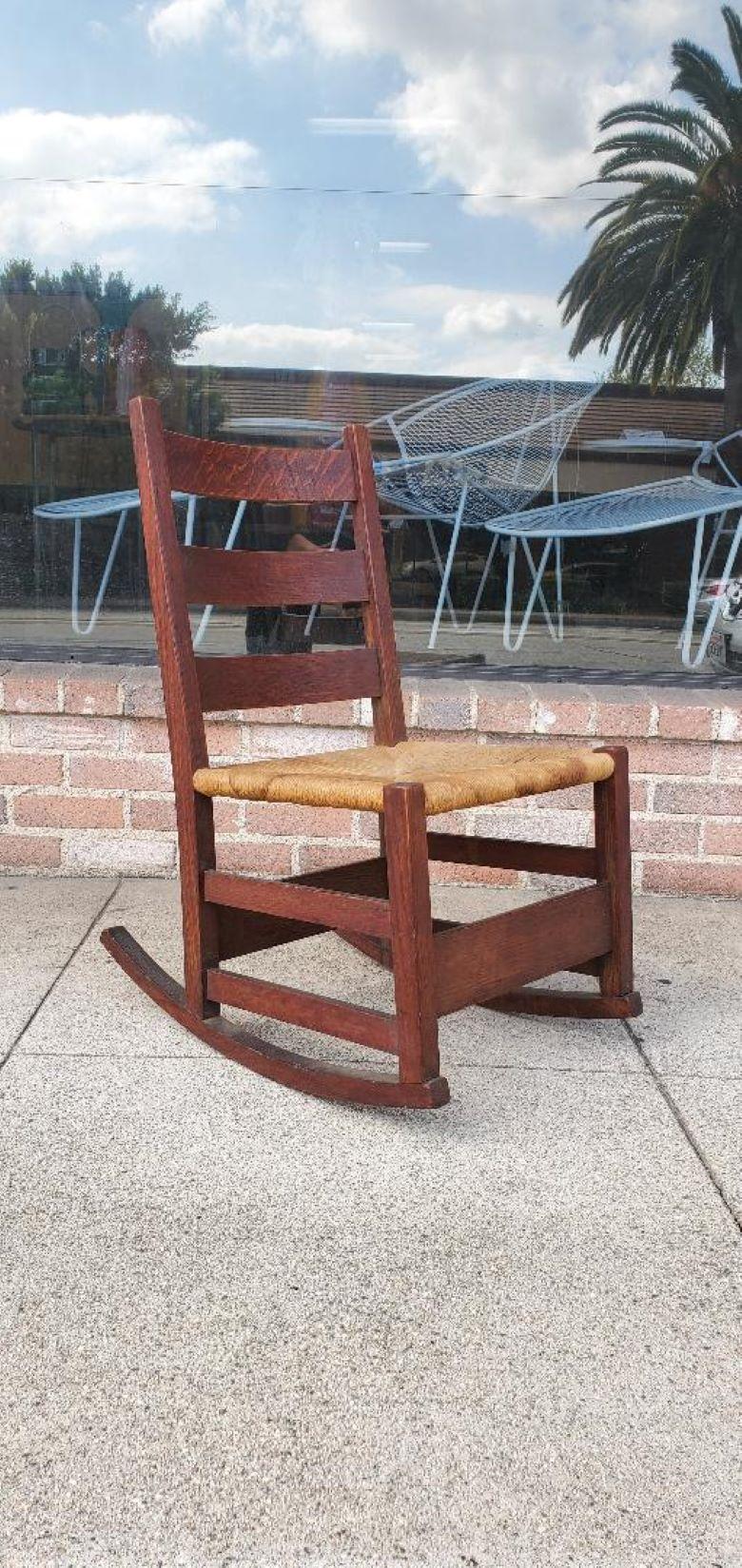 GUSTAV STICKLEY Early American Craftsman Mission Quarter Sawn Oak Youth Rocker 1900s.

Early American Antique Piece Of Furniture and History.

This Early Antique Craftsman Mission Quarter Sawn Oak Rocker Is Also Known As A Sewing Rocker.

This