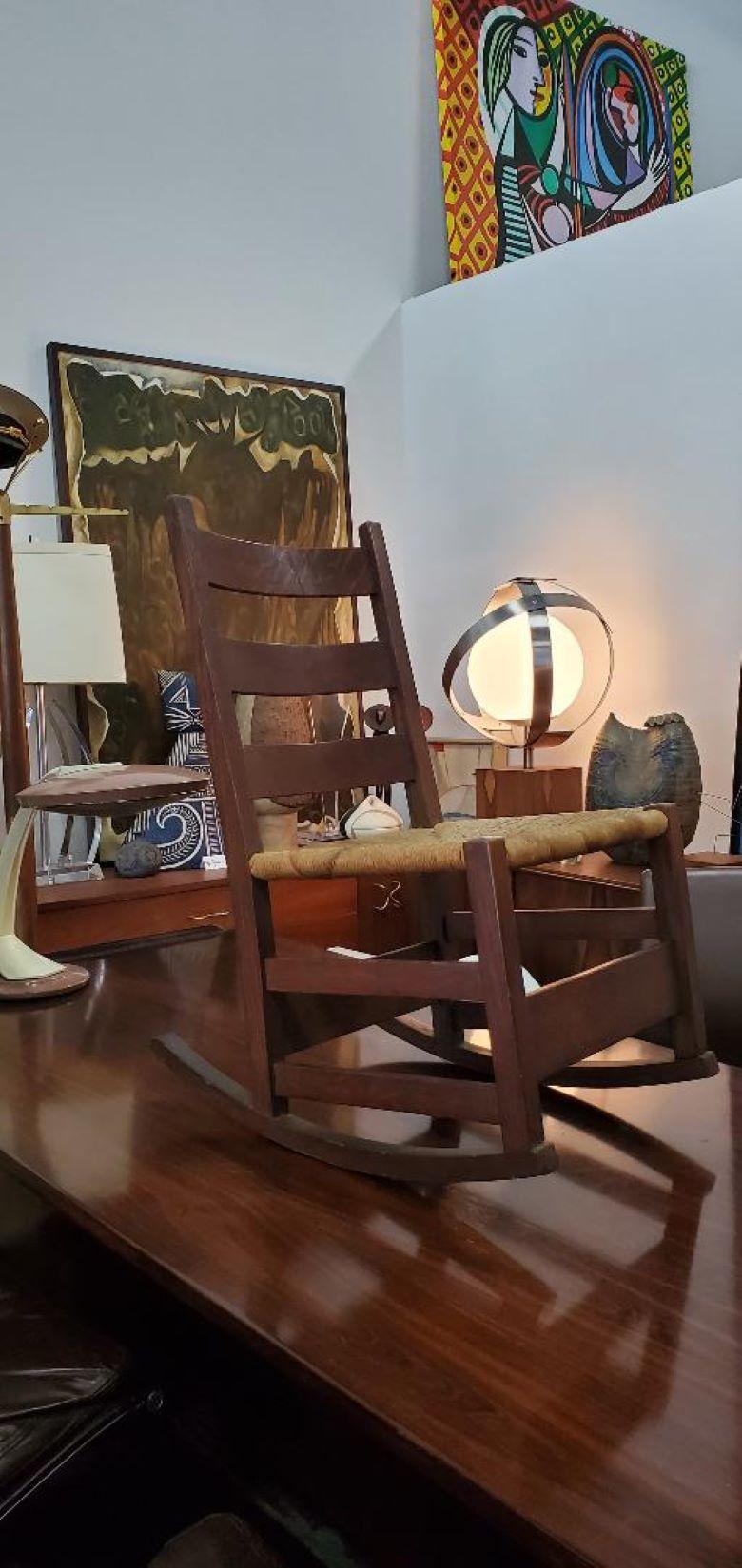 Chaise à bascule Mission en chêne Gustav Stickely des débuts Arts & Crafts, 1900  Bon état - En vente à Monrovia, CA