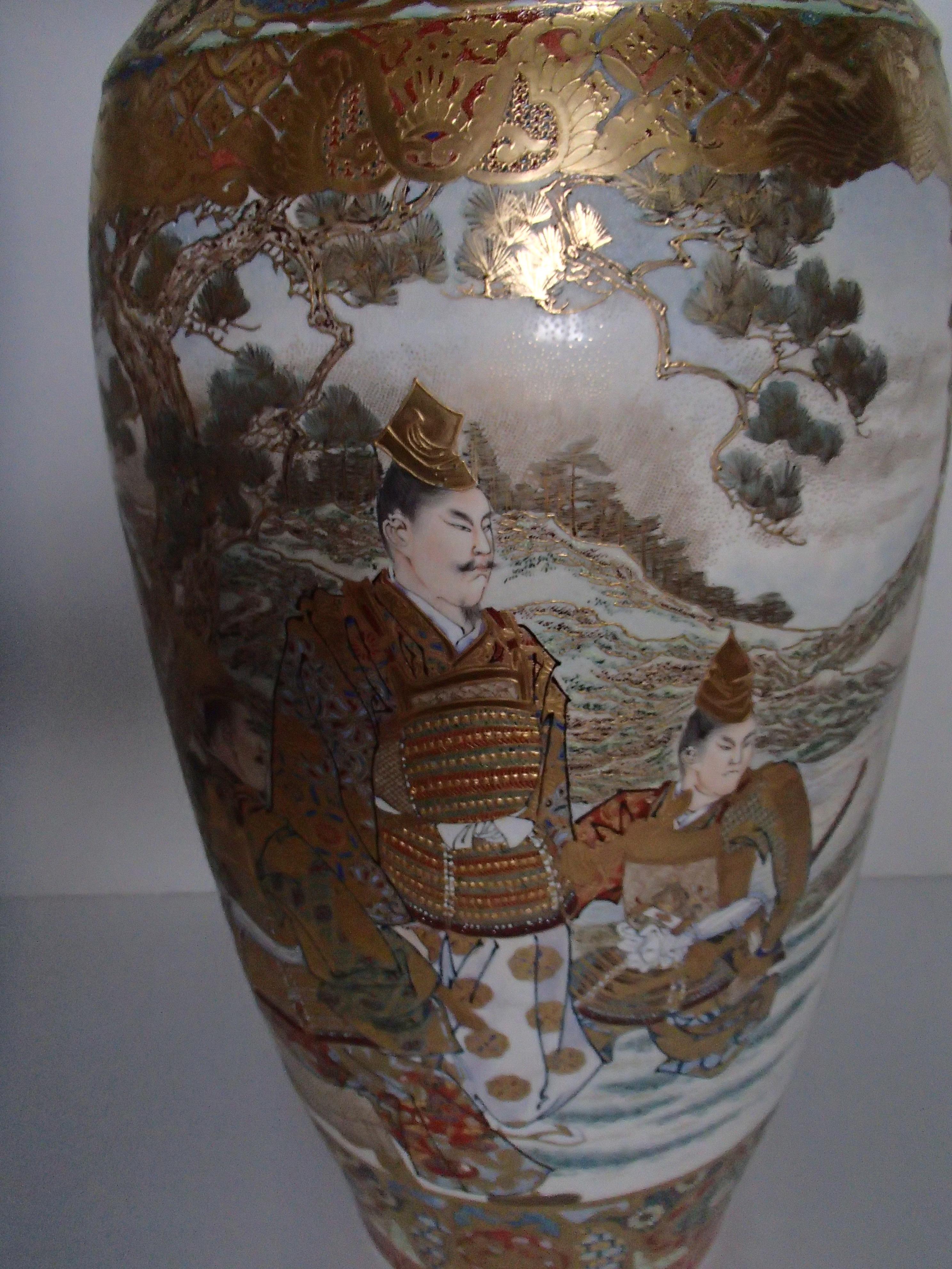 1900 Japanese Satsuma Porcelain Huge Vase with Samurai Scenes For Sale 1