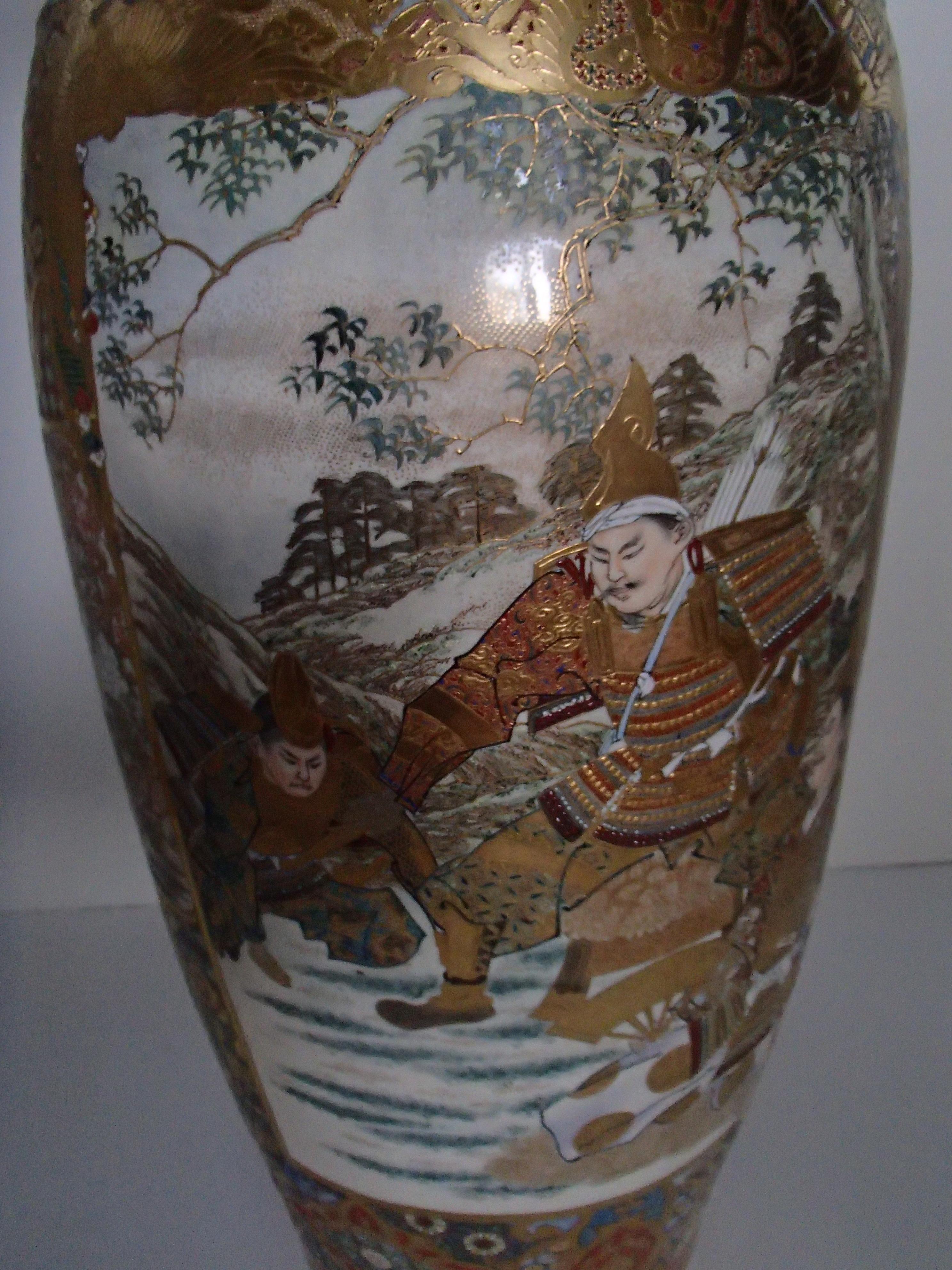 1900 Japanese Satsuma Porcelain Huge Vase with Samurai Scenes For Sale 4