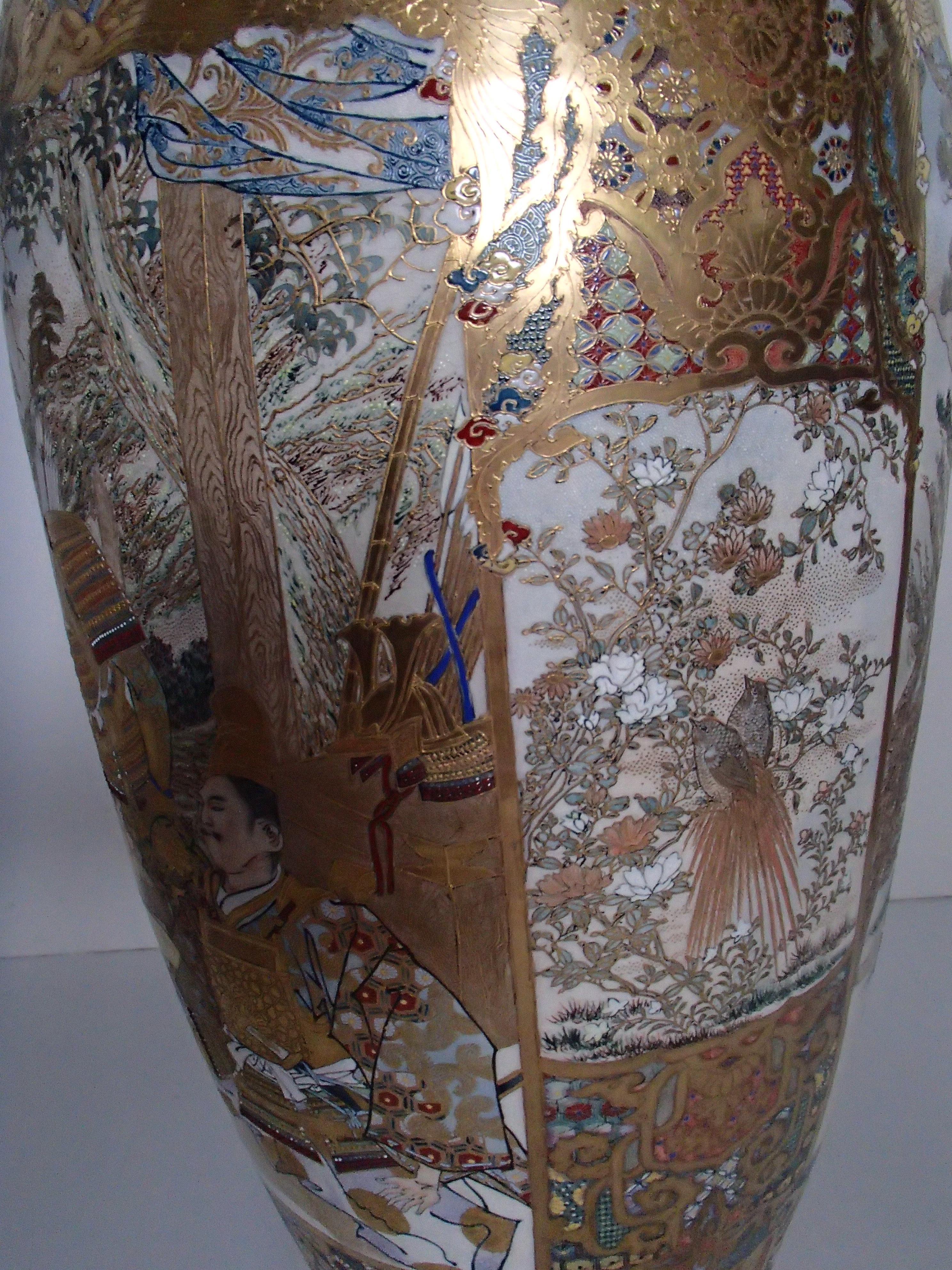 1900 Japanese Satsuma Porcelain Huge Vase with Samurai Scenes For Sale 5