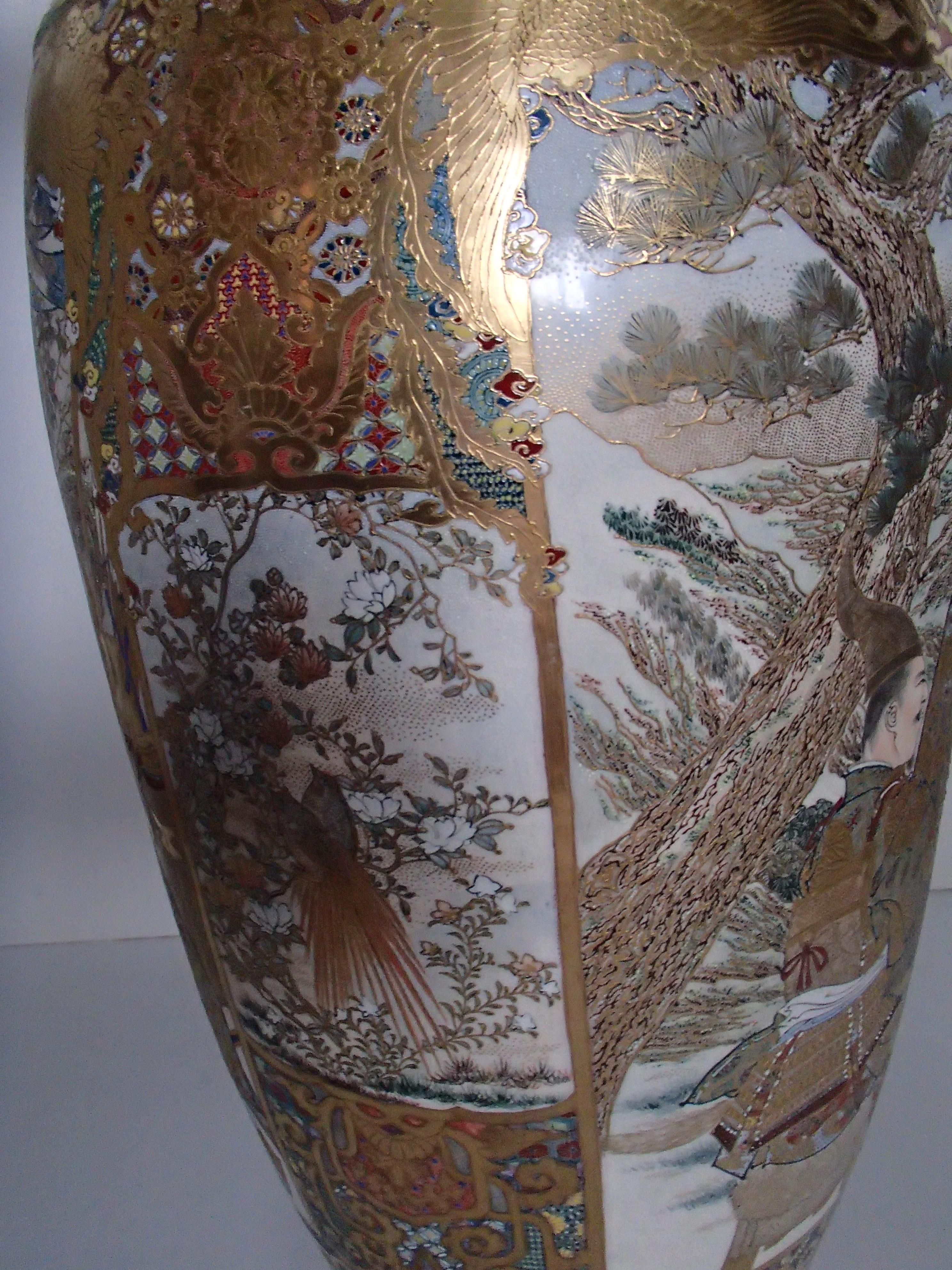 1900 Japanese Satsuma Porcelain Huge Vase with Samurai Scenes For Sale 6