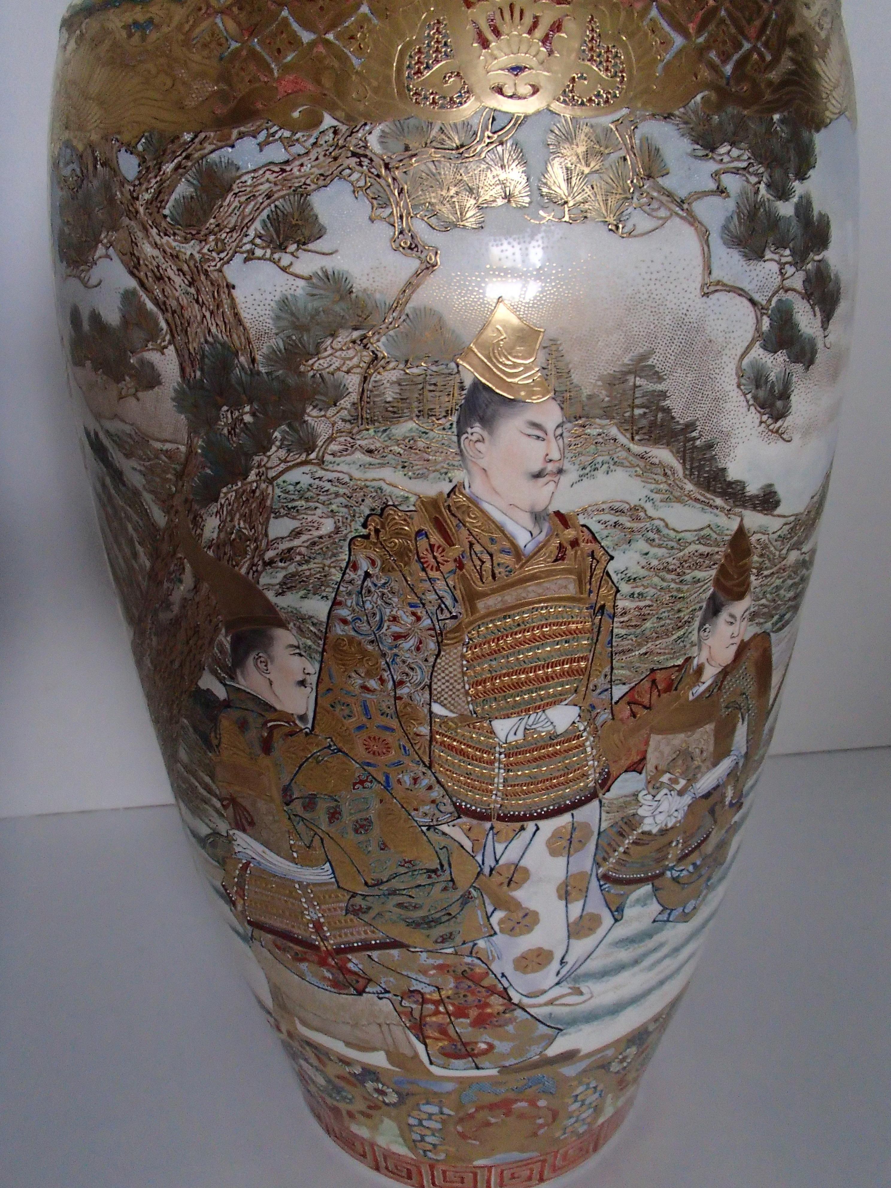 1900 Japanese Satsuma Porcelain Huge Vase with Samurai Scenes For Sale 9