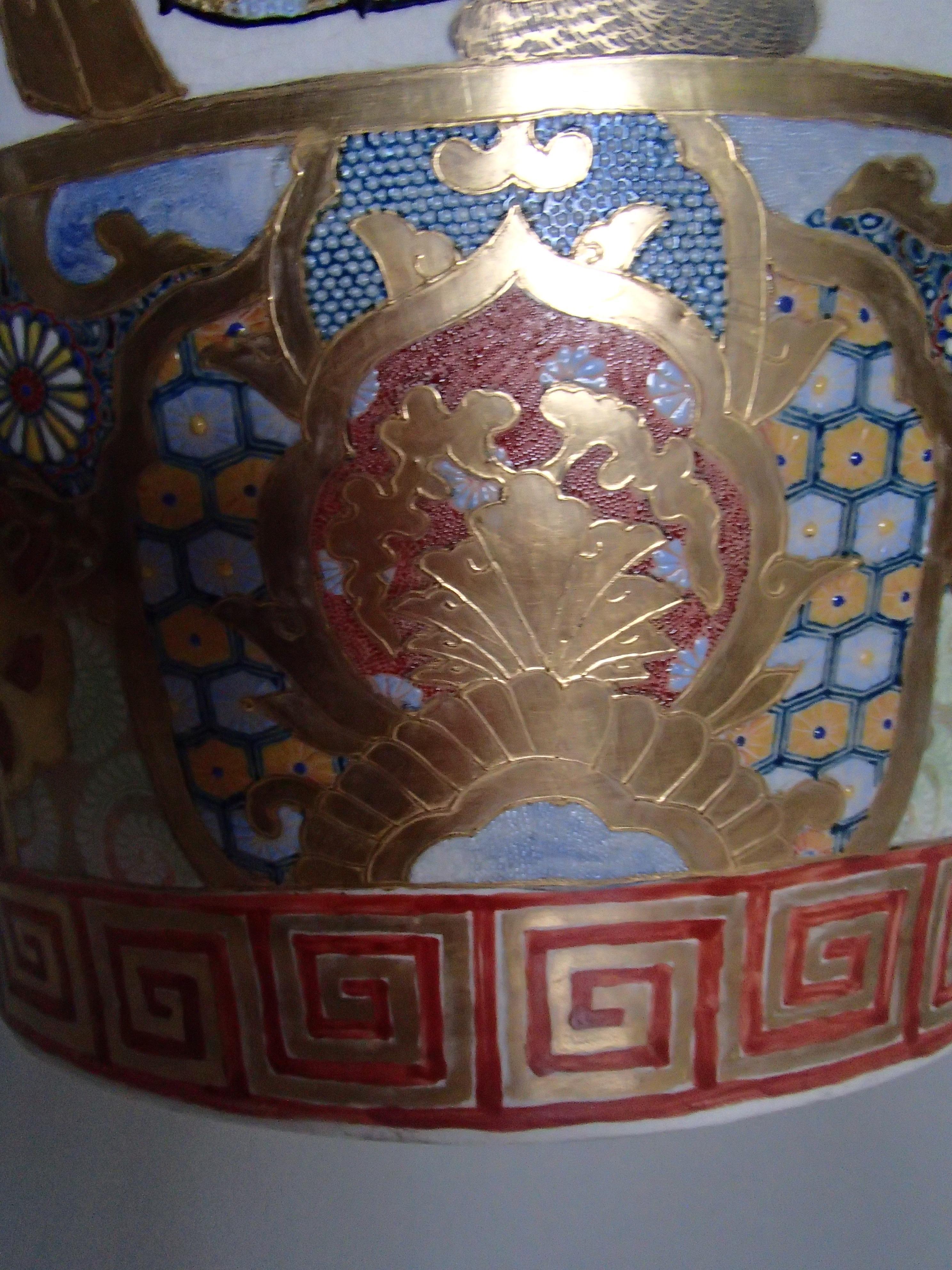 1900 Japanese Satsuma Porcelain Huge Vase with Samurai Scenes For Sale 10