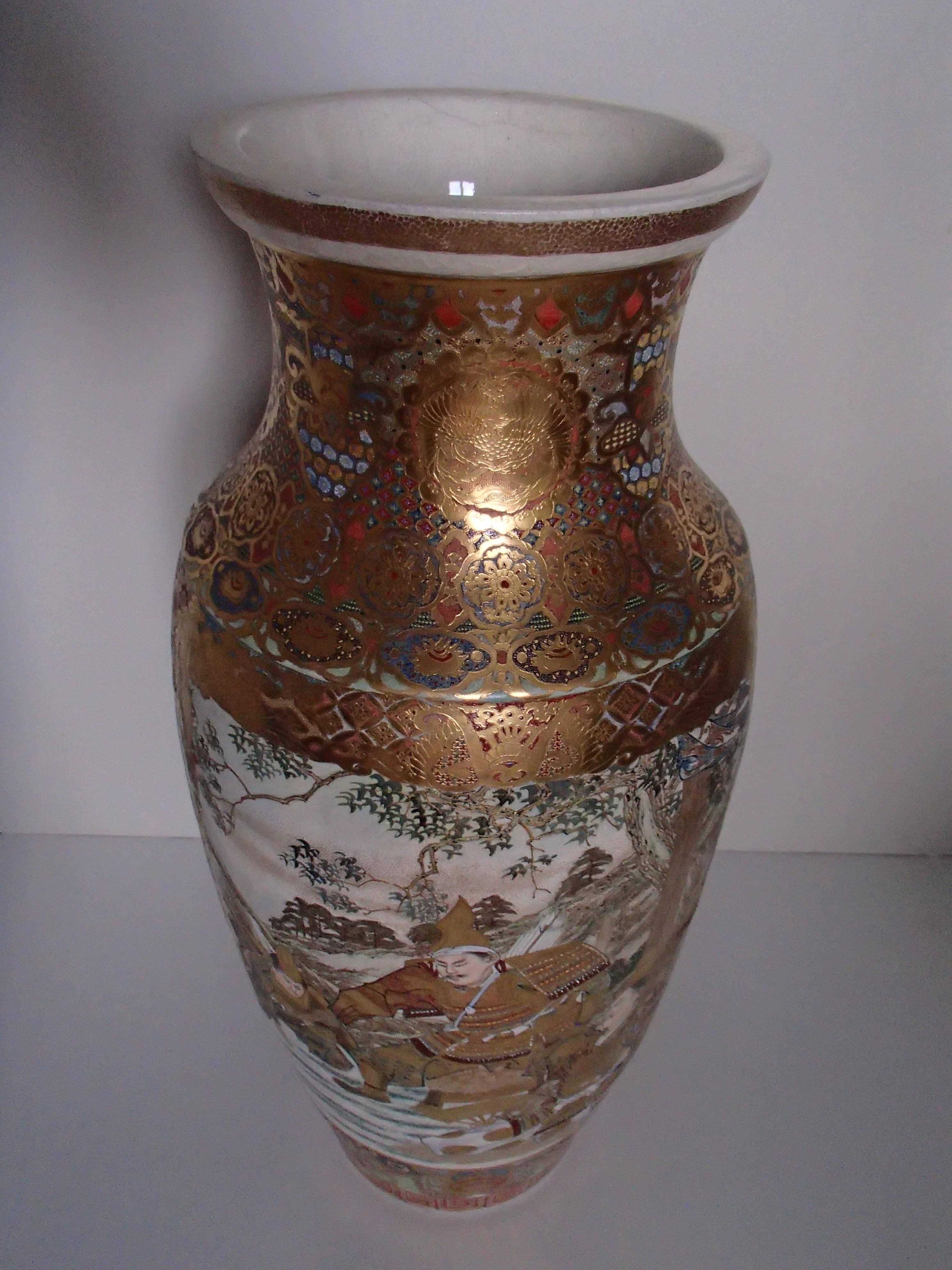 1900 Japanese Satsuma Porcelain Huge Vase with Samurai Scenes For Sale 11