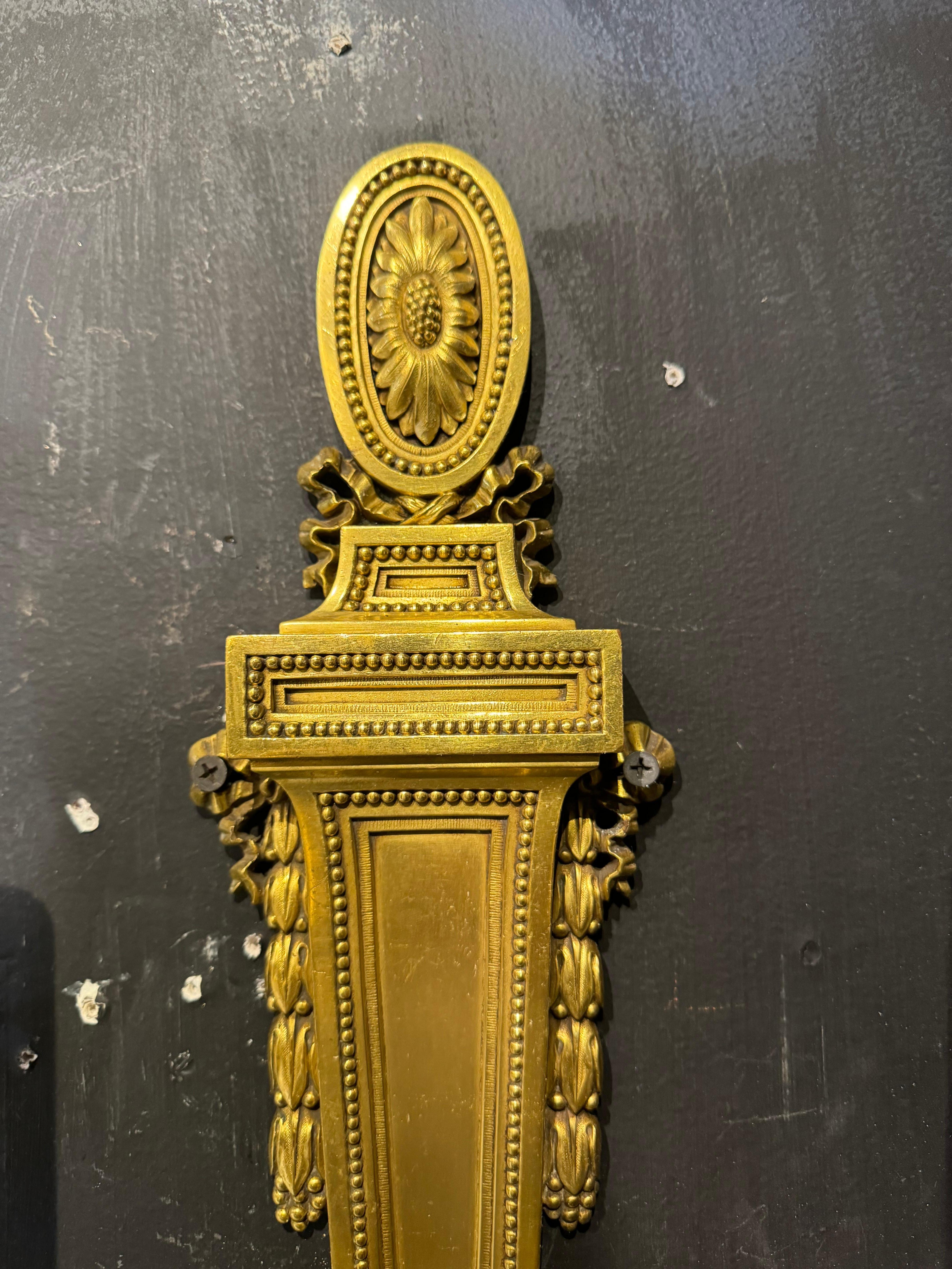 1900 Sconcese neoclassiche in bronzo di Caldwell in vendita 2