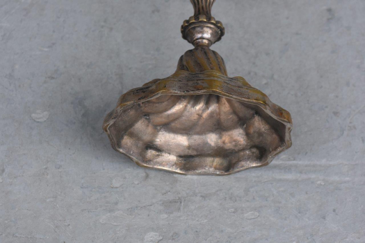 Paire de chandeliers de style Louis XV en métal argenté à 6 feux, 1900 en vente 1