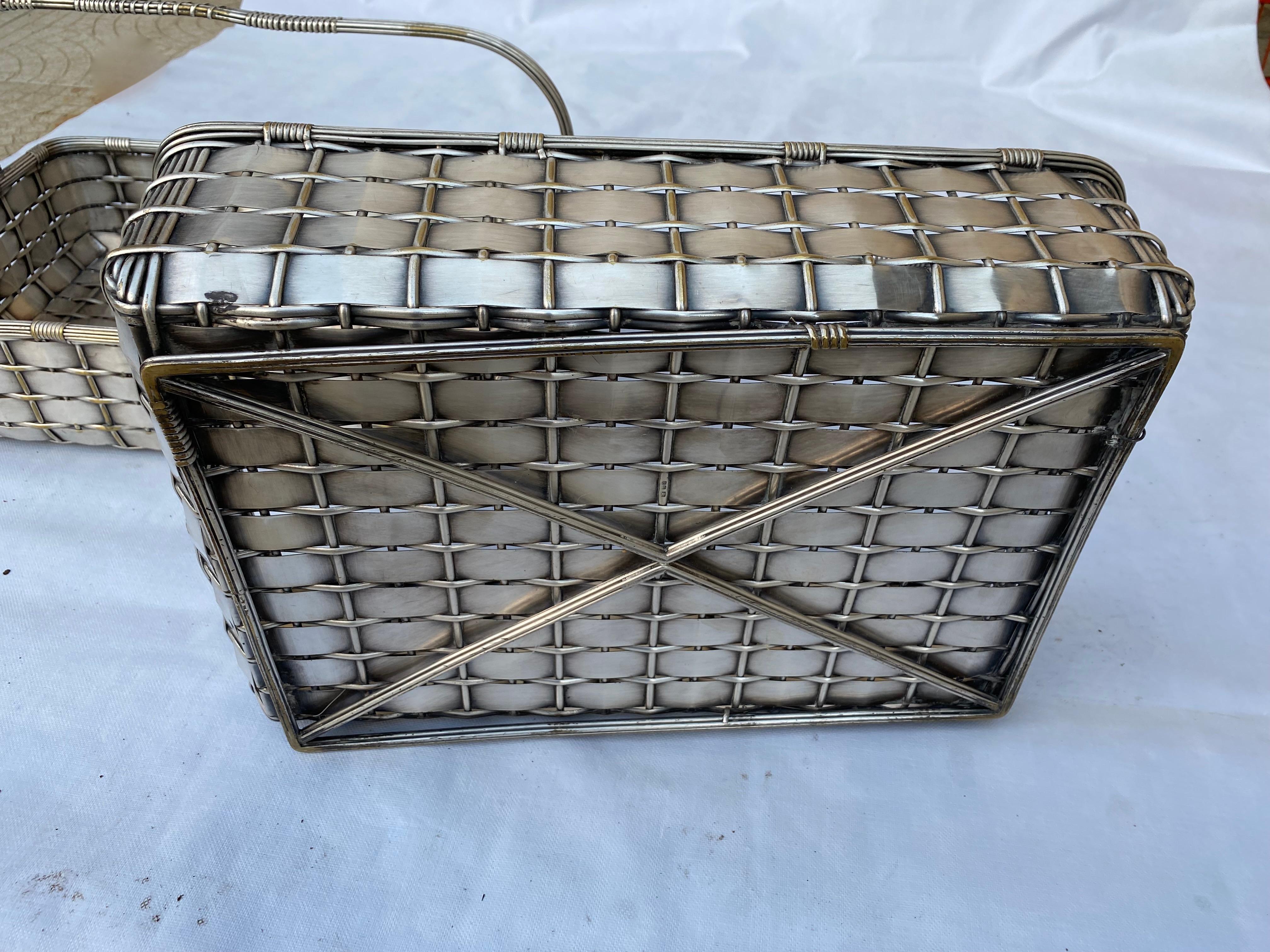 Early 20th Century 1900 ‘Pair of Presentation Baskets in Silvered Metal from Parisian Palace For Sale