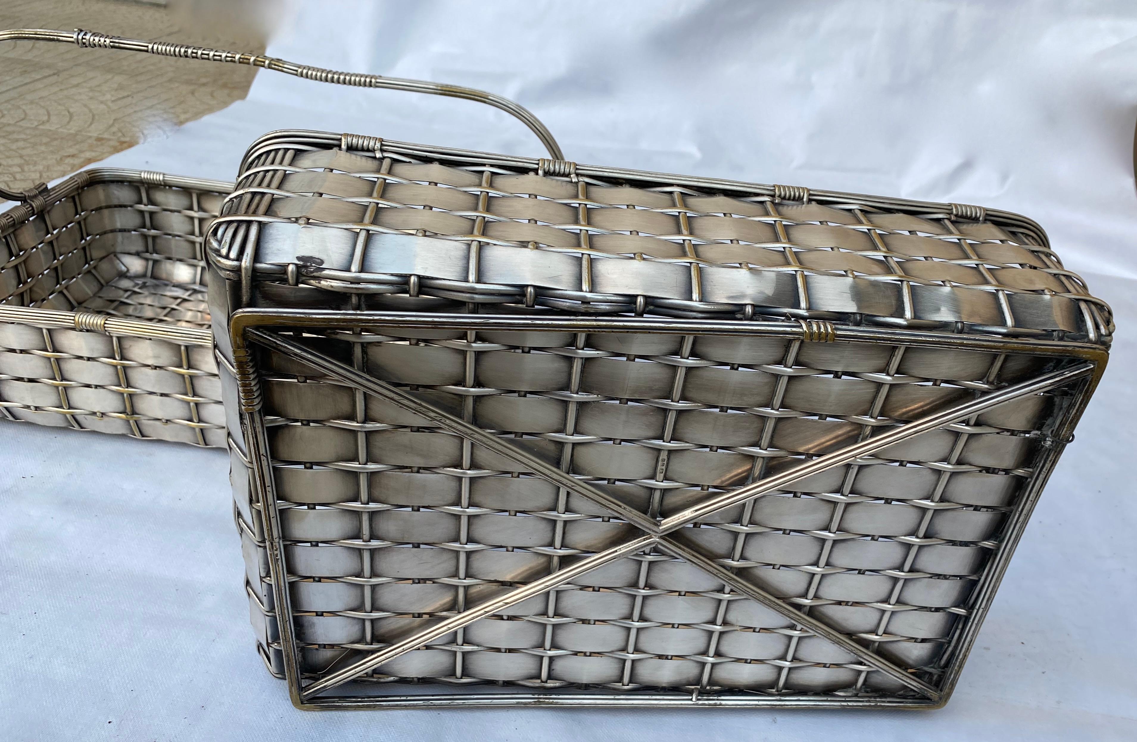 1900 ‘Pair of Presentation Baskets in Silvered Metal from Parisian Palace For Sale 2