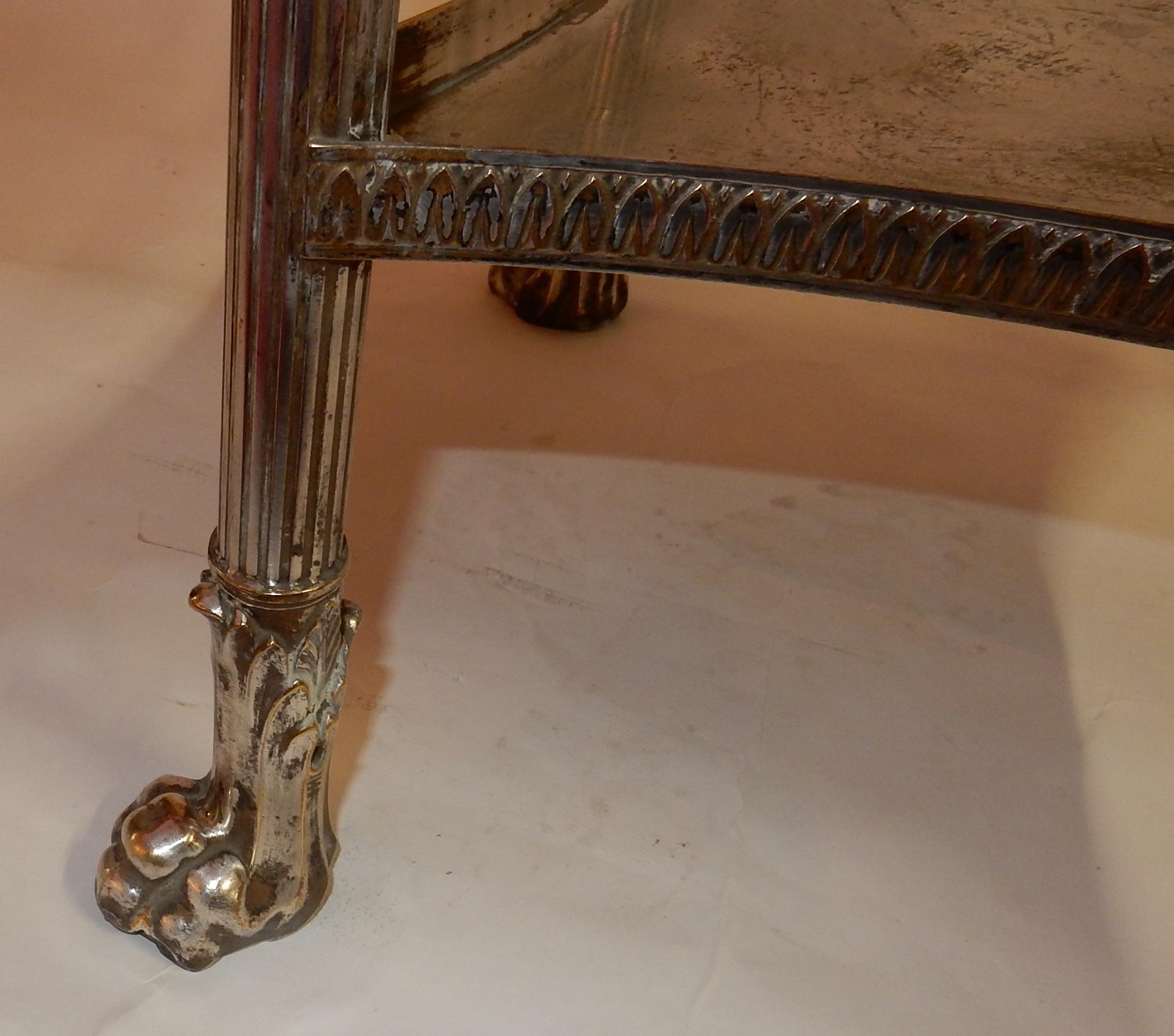 Ottone Tavolo con piedistallo 1900 in metallo argentato e marmo verde in vendita
