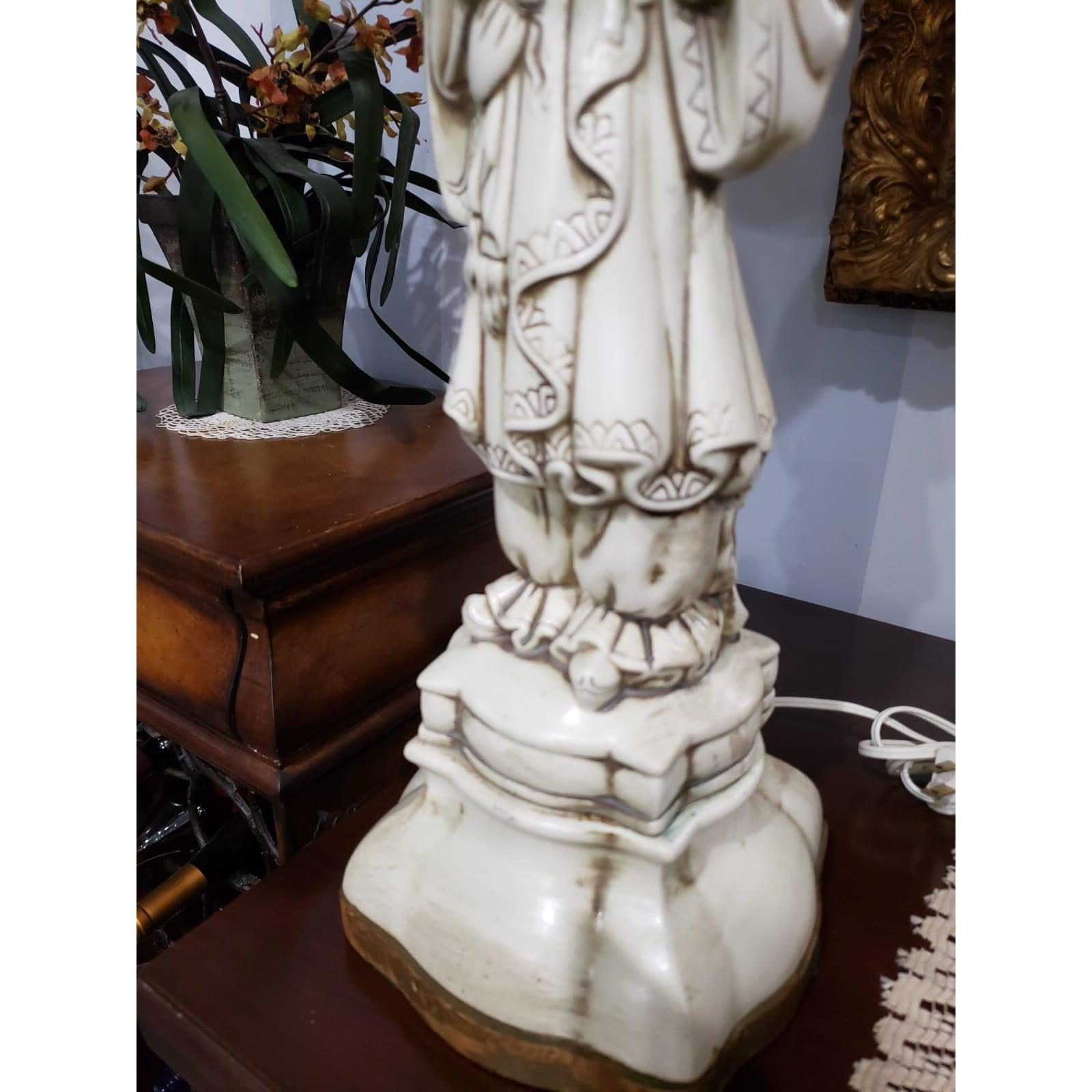 Paire de lampes à statue en porcelaine de 1900 Bon état - En vente à Germantown, MD