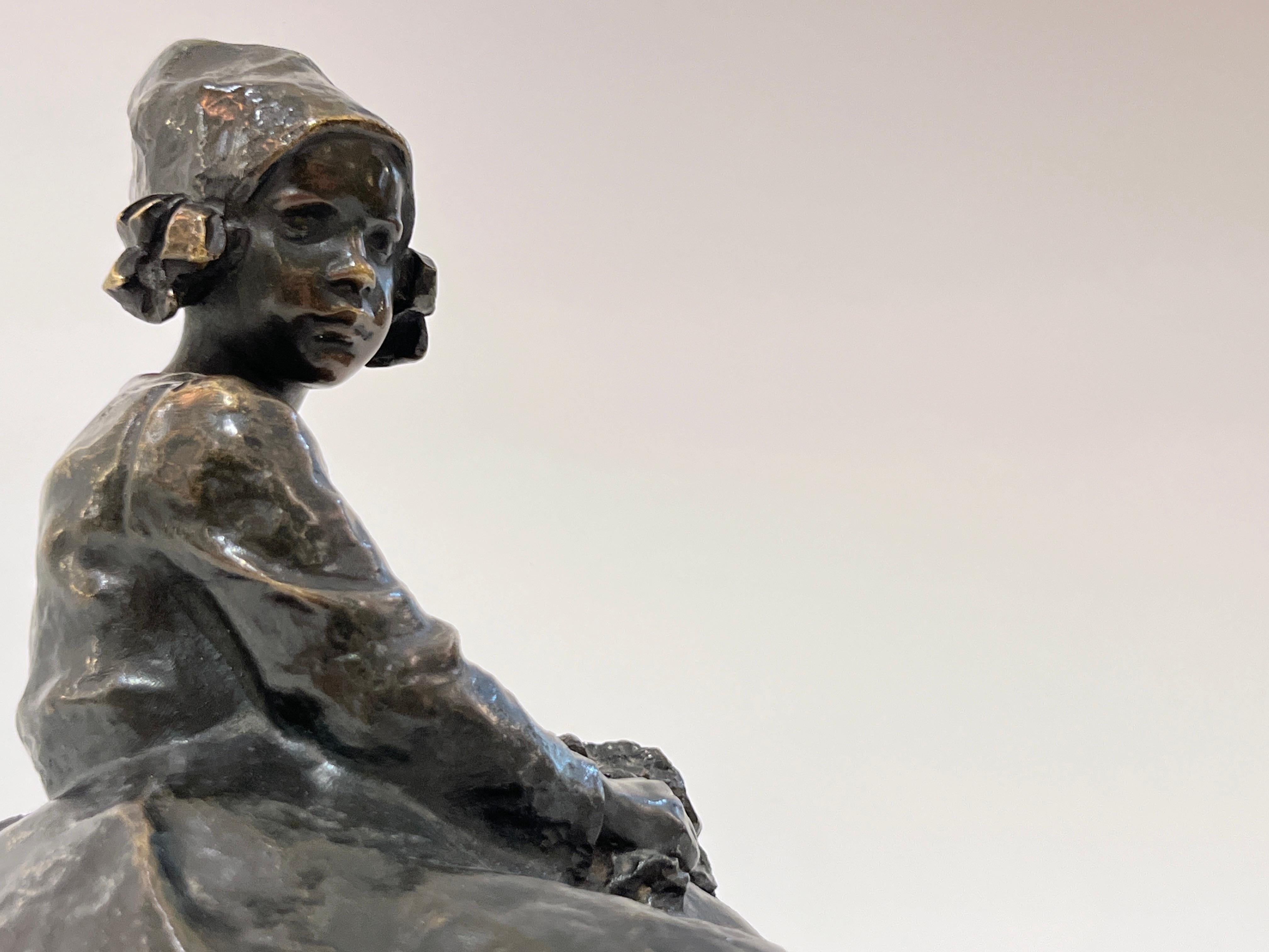 1900 Romantico Antico Scandinavo Arte Ragazza Fiore Scultura in bronzo Ruth Milles in vendita 5