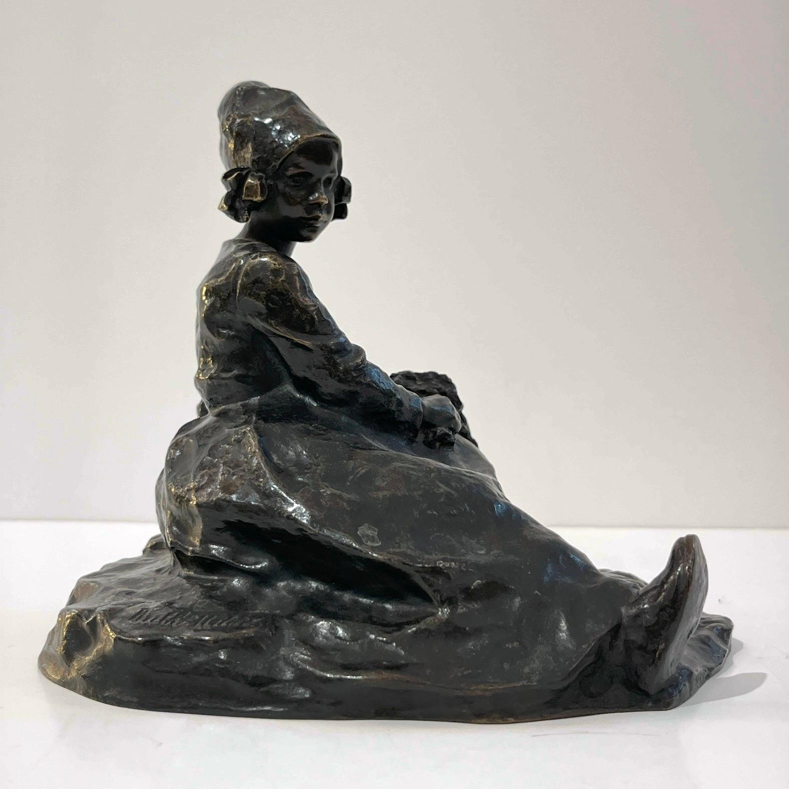 Bronzo 1900 Romantico Antico Scandinavo Arte Ragazza Fiore Scultura in bronzo Ruth Milles in vendita