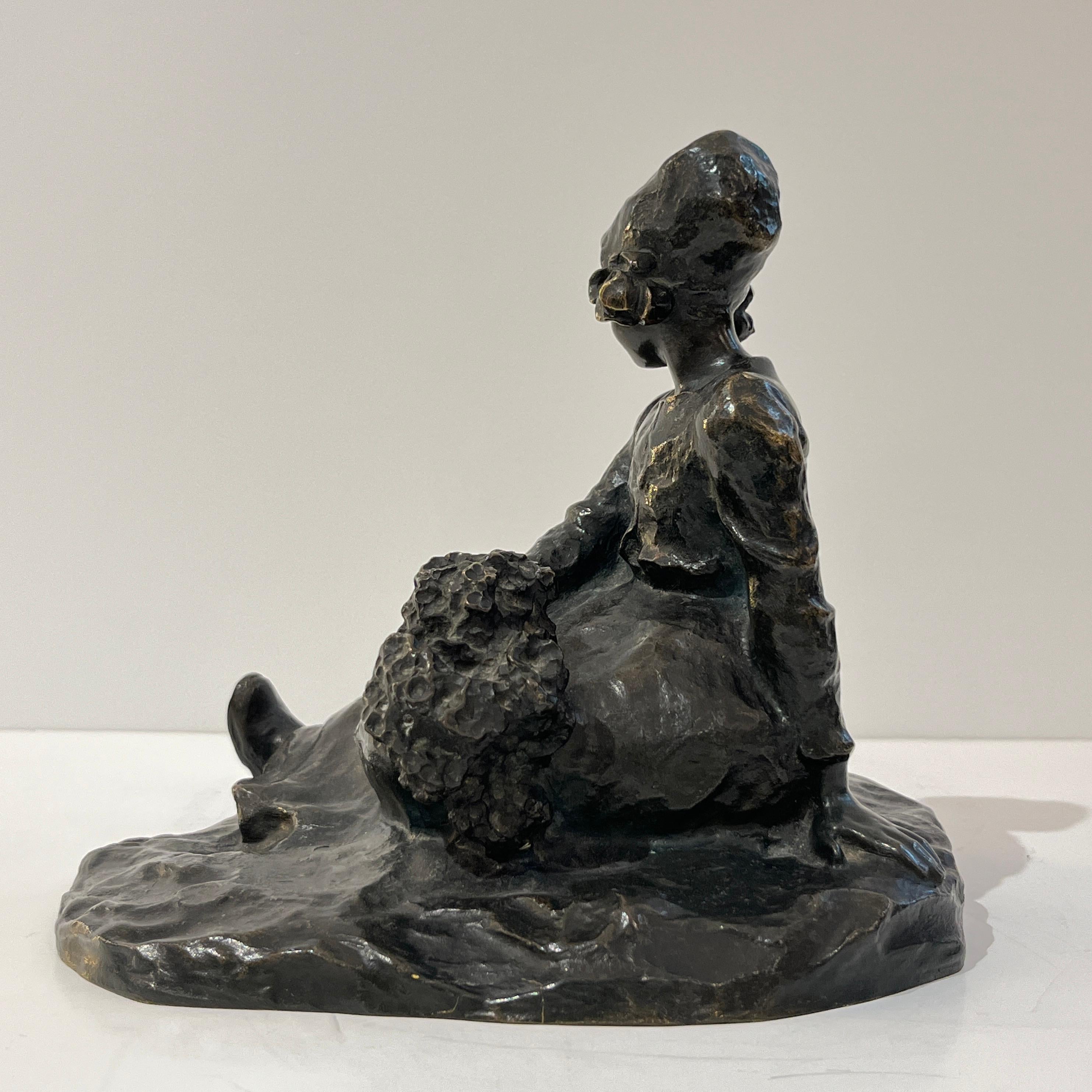 1900 Romantico Antico Scandinavo Arte Ragazza Fiore Scultura in bronzo Ruth Milles in vendita 2