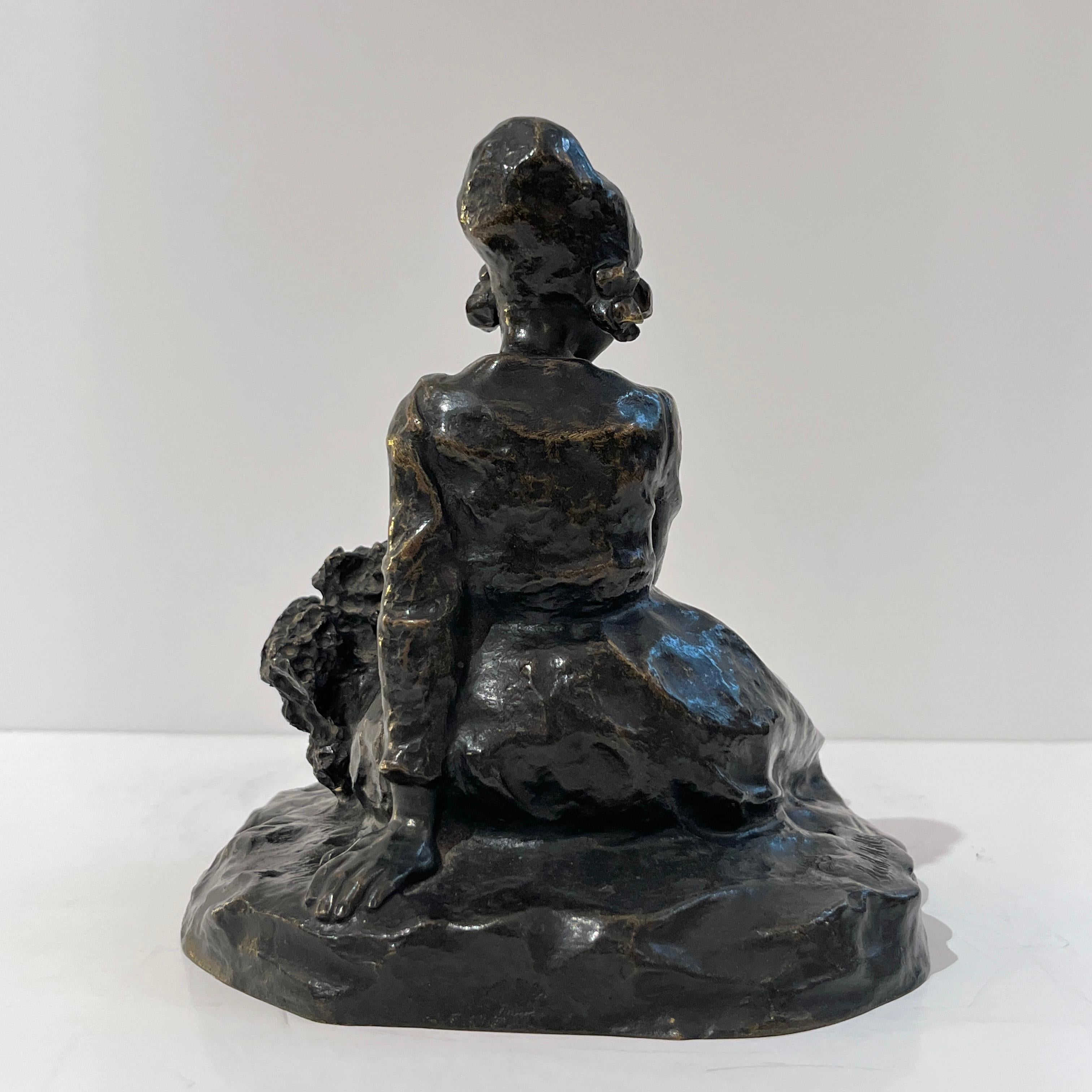 1900 Romantico Antico Scandinavo Arte Ragazza Fiore Scultura in bronzo Ruth Milles in vendita 3