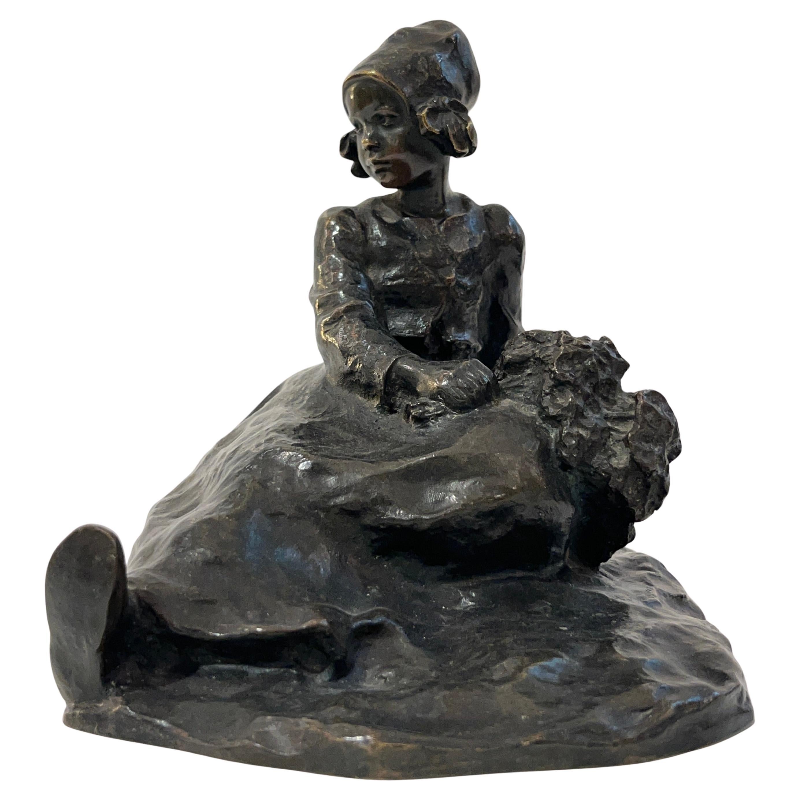 1900 Romantico Antico Scandinavo Arte Ragazza Fiore Scultura in bronzo Ruth Milles in vendita