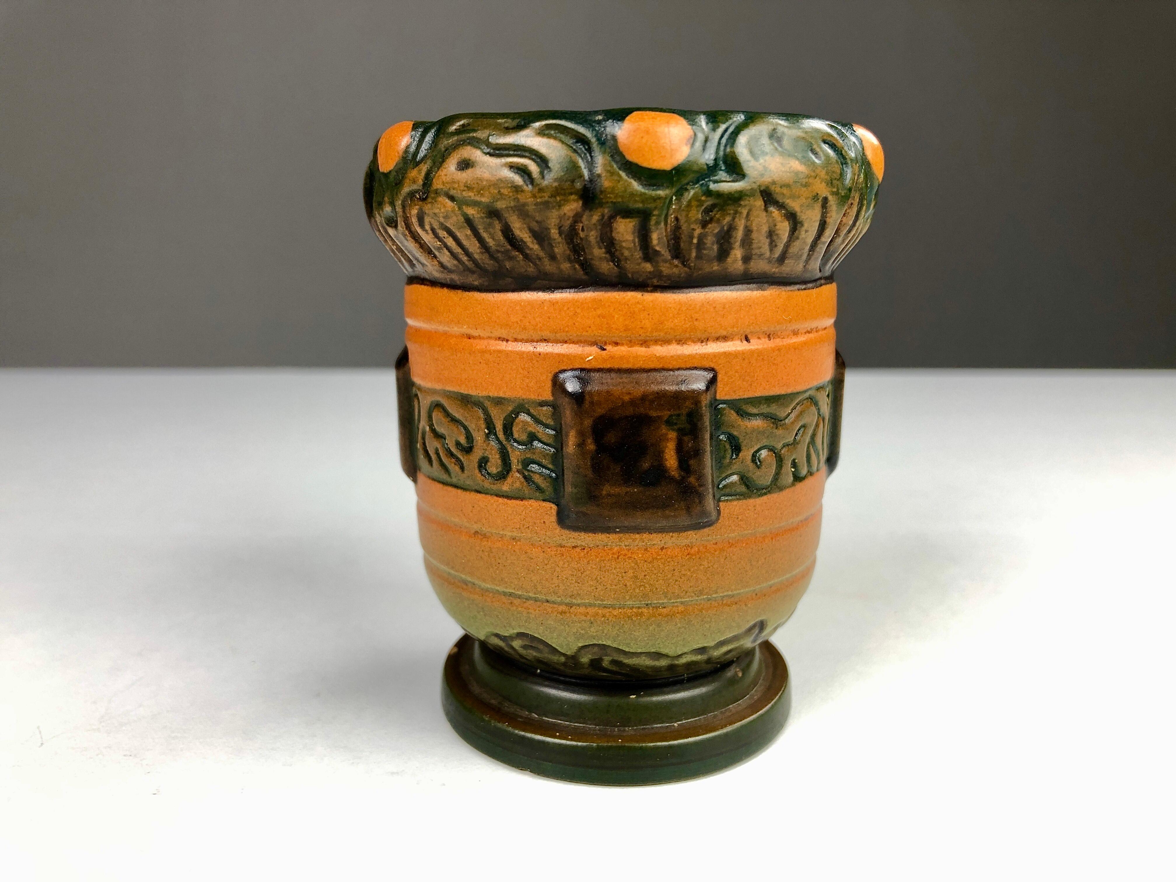 1900's Danish Thorvald Bindesboell Small Art Nouveau Vase by P. Ipsens Enke In Good Condition For Sale In Knebel, DK