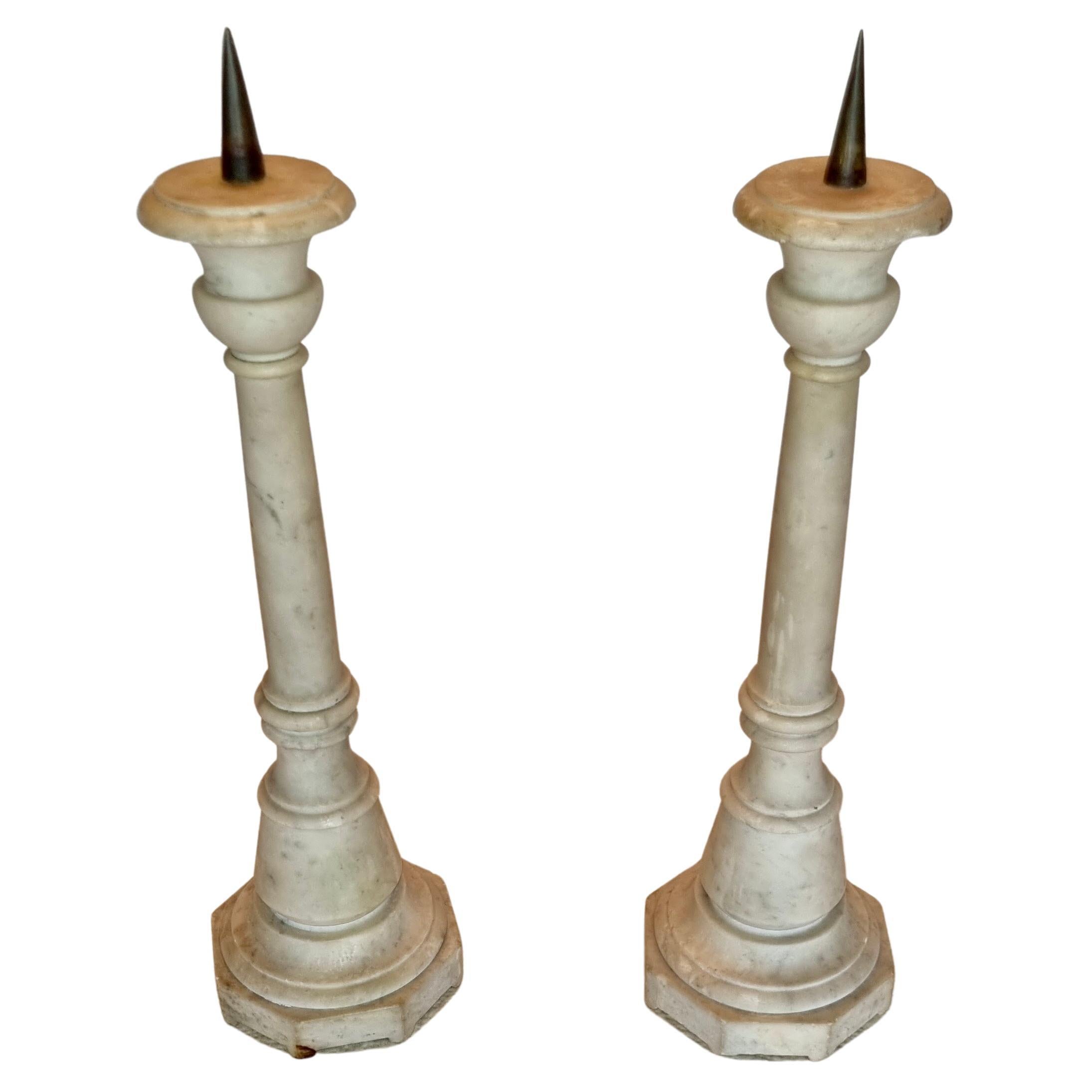 Lustres en marbre des années 1900 dans le ton blanc clair et supports de bougies en bronze en vente