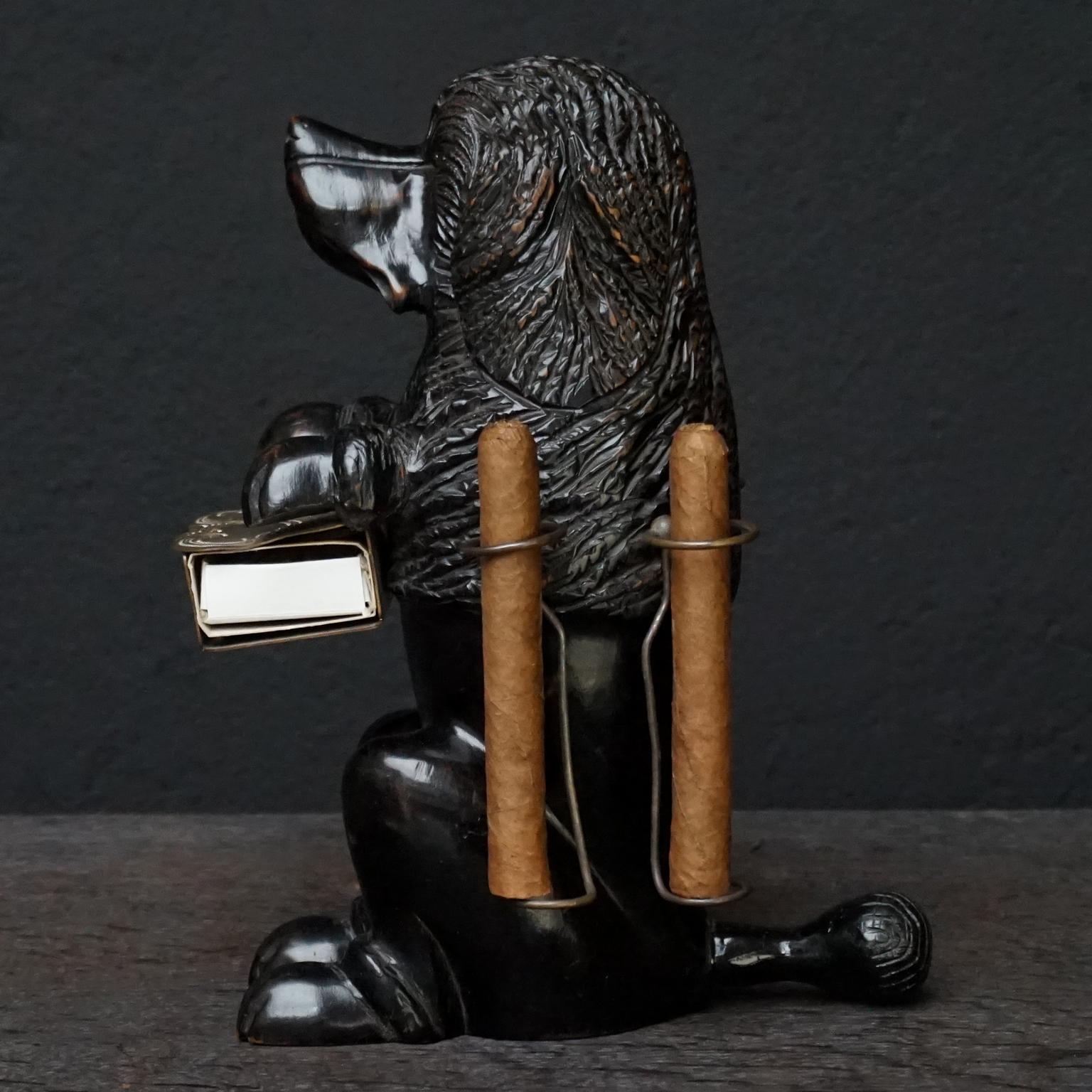 1900 Swiss Black Forest Carved Basswood Begging Dog Cigar and Matchbox Holder In Good Condition For Sale In Haarlem, NL