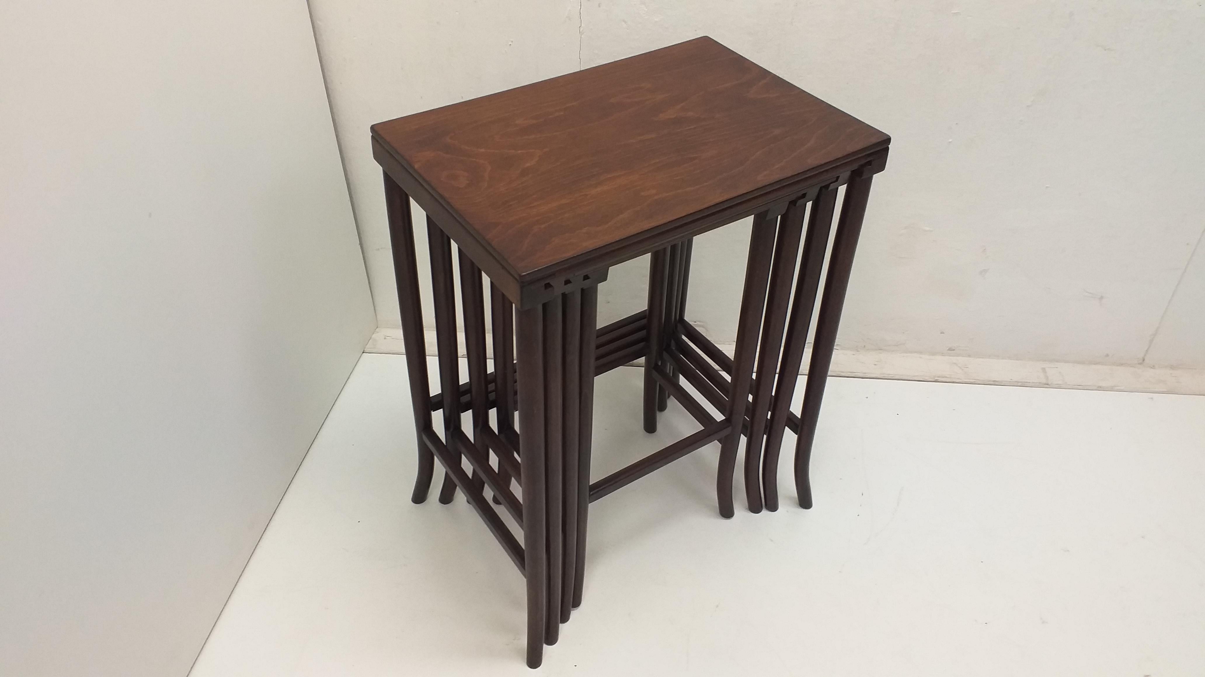 1900 Thonet Set of Nesting Tables For Sale 1