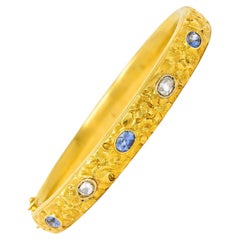 1900 Victorian 2.30 Carats Sapphire Diamond 18 Karat Yellow Gold Bangle