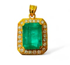 19.00ct Emerald And Diamond Pendant Necklace.