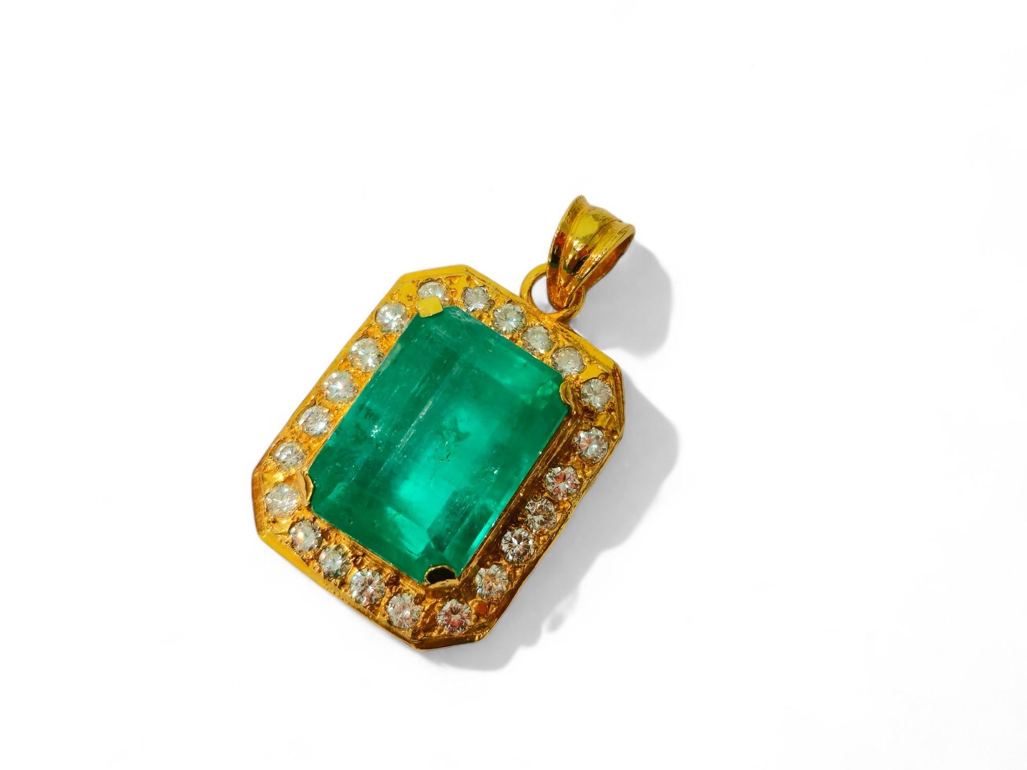 Art Nouveau 19,00 Collana con smeraldo e diamanti. in vendita