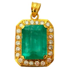 Used 19.00ct Emerald And Diamond Pendant Necklace.