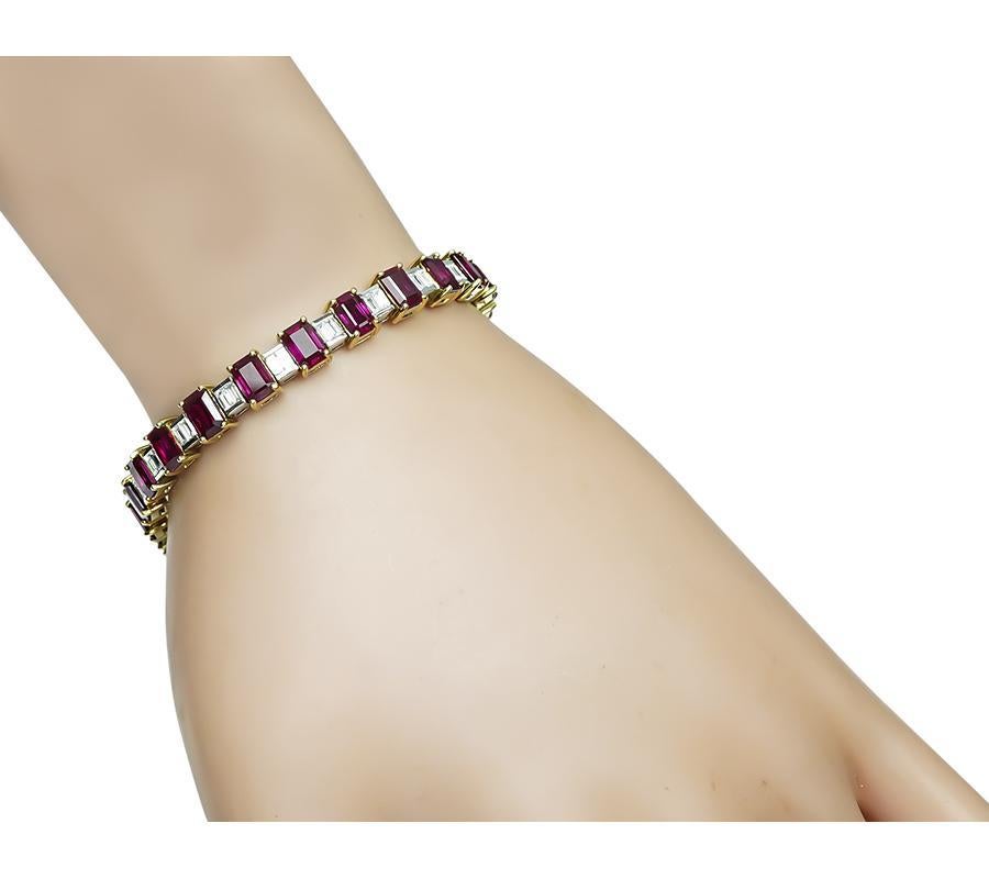 19.00ct Rubis 1.90ct Diamant Bracelet en or bicolore Bon état - En vente à New York, NY