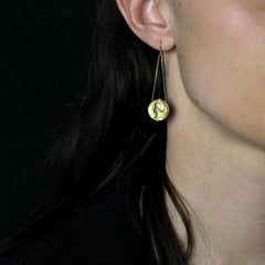 Orecchini a medaglia penzolanti in oro giallo 18 carati del 1900