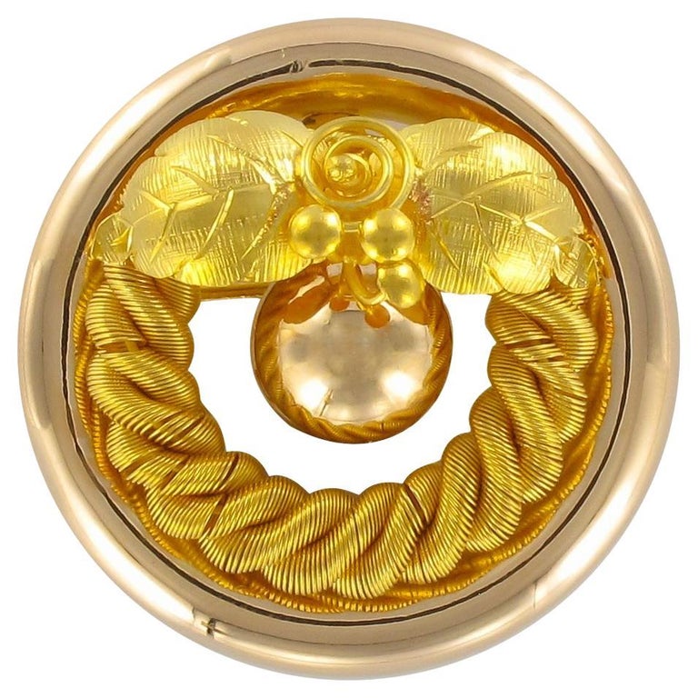 1900s 18 Karat Yellow Gold Round Brooch For Sale