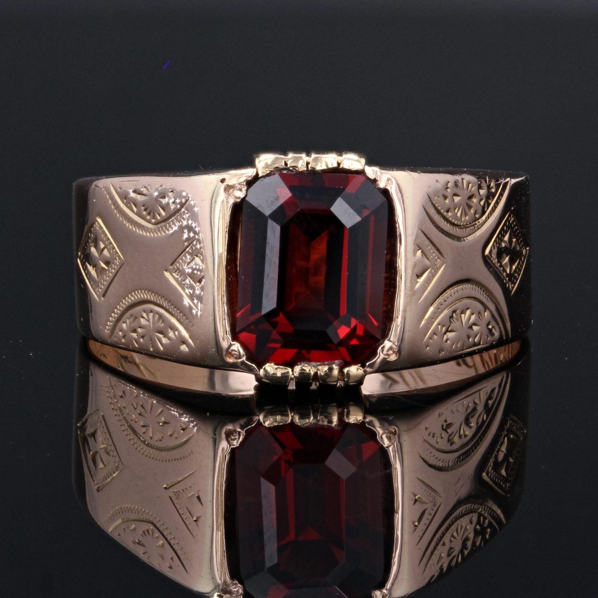 1900er Jahre 1,80 Karat Granat 18 Karat Rosgold gravierter Ring (Belle Époque) im Angebot