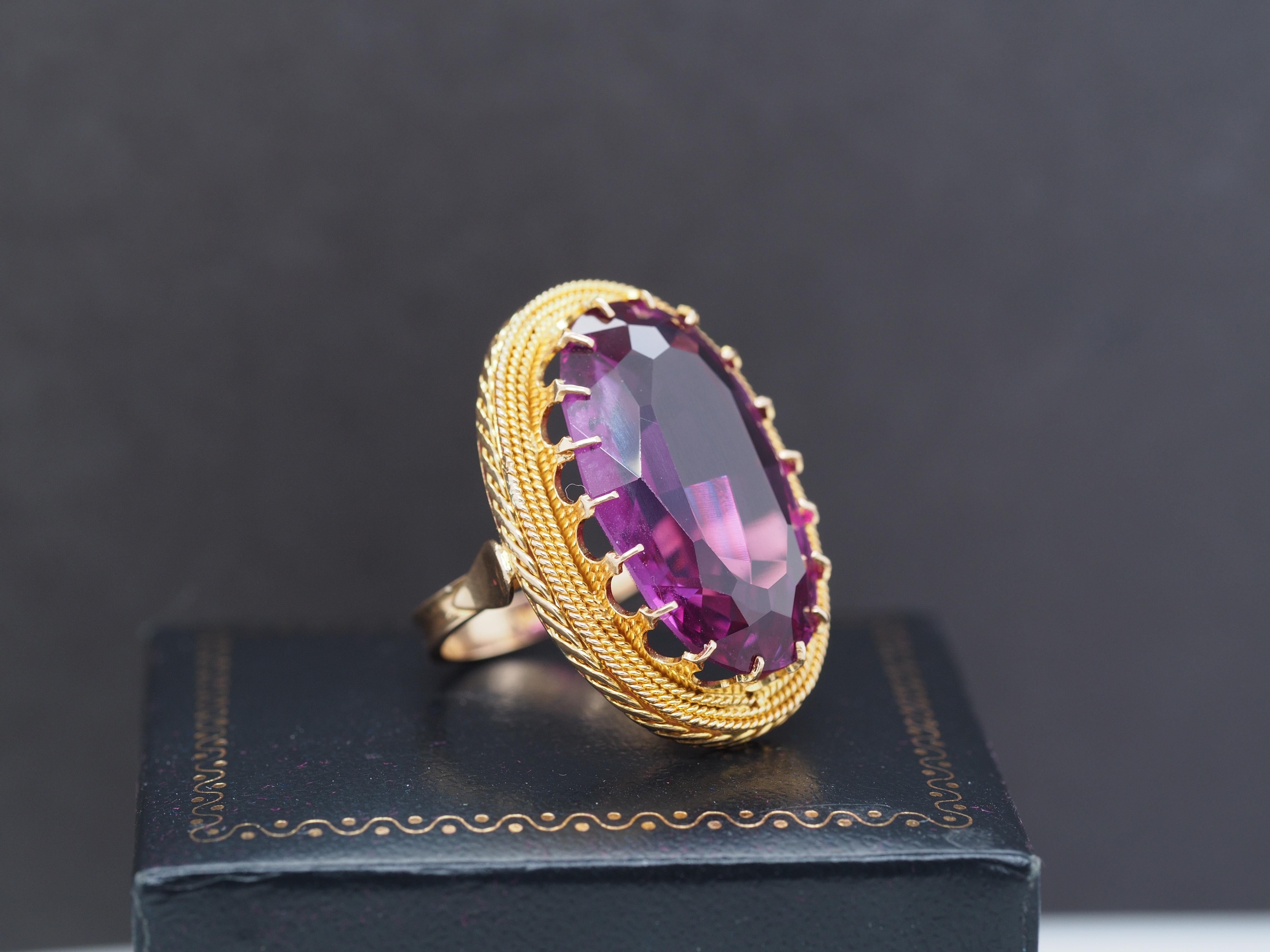 1900er Jahre 18 Karat Gelbgold Royal Prong Work und gravierter Kopf, Amethyst-Ring (Edwardian)