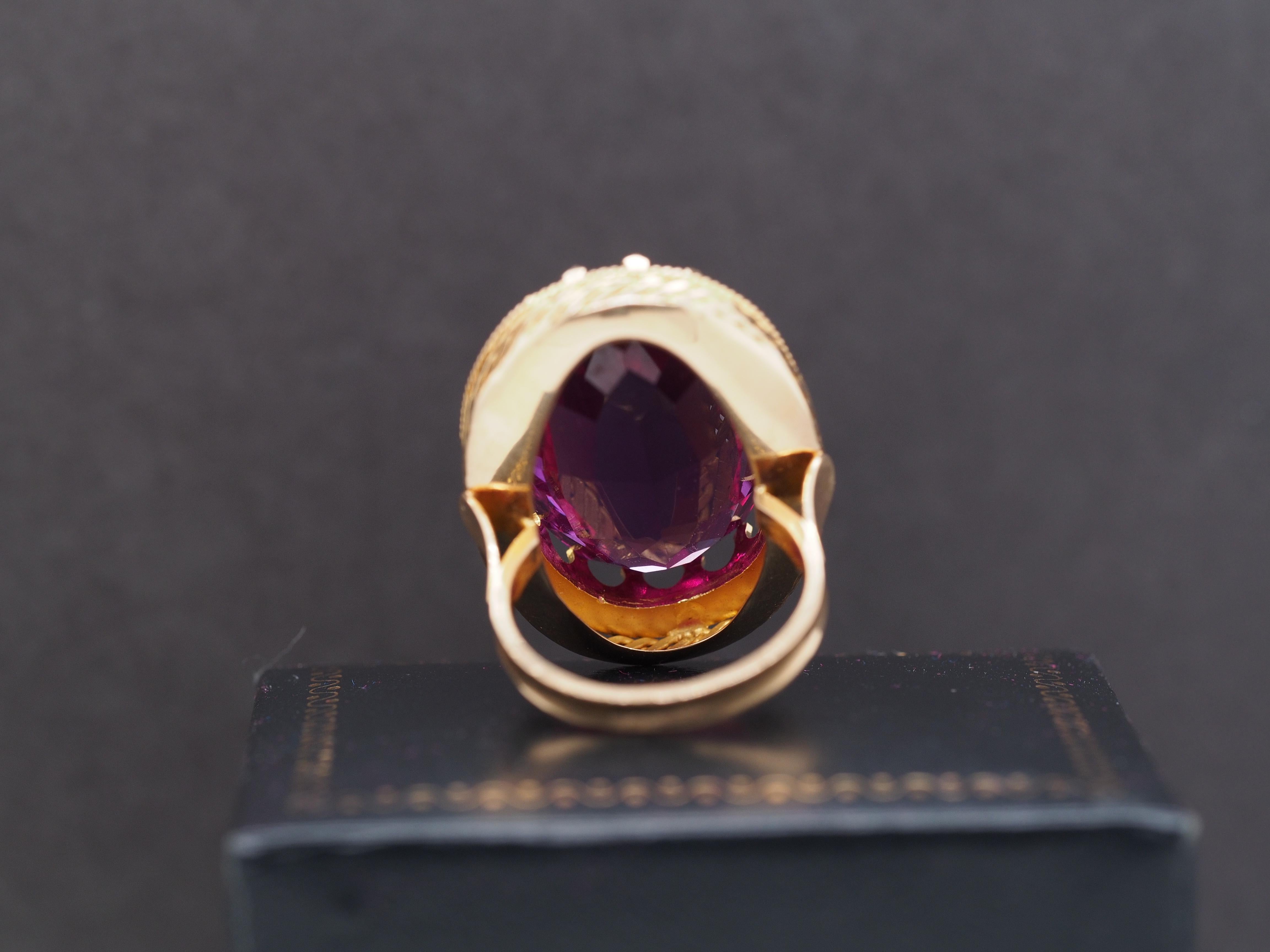 1900er Jahre 18 Karat Gelbgold Royal Prong Work und gravierter Kopf, Amethyst-Ring im Zustand „Gut“ in Hicksville, NY