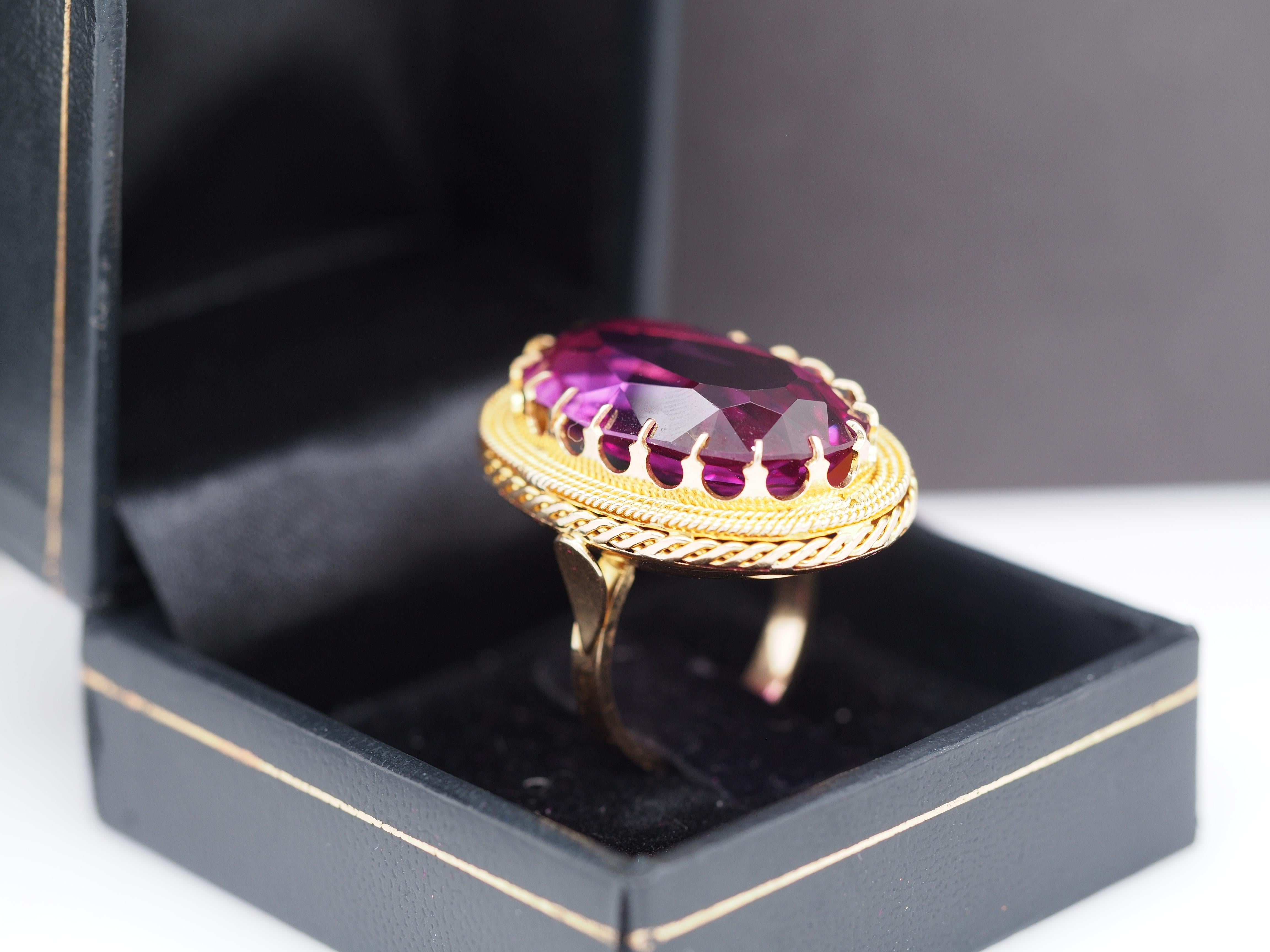 1900er Jahre 18 Karat Gelbgold Royal Prong Work und gravierter Kopf, Amethyst-Ring 2