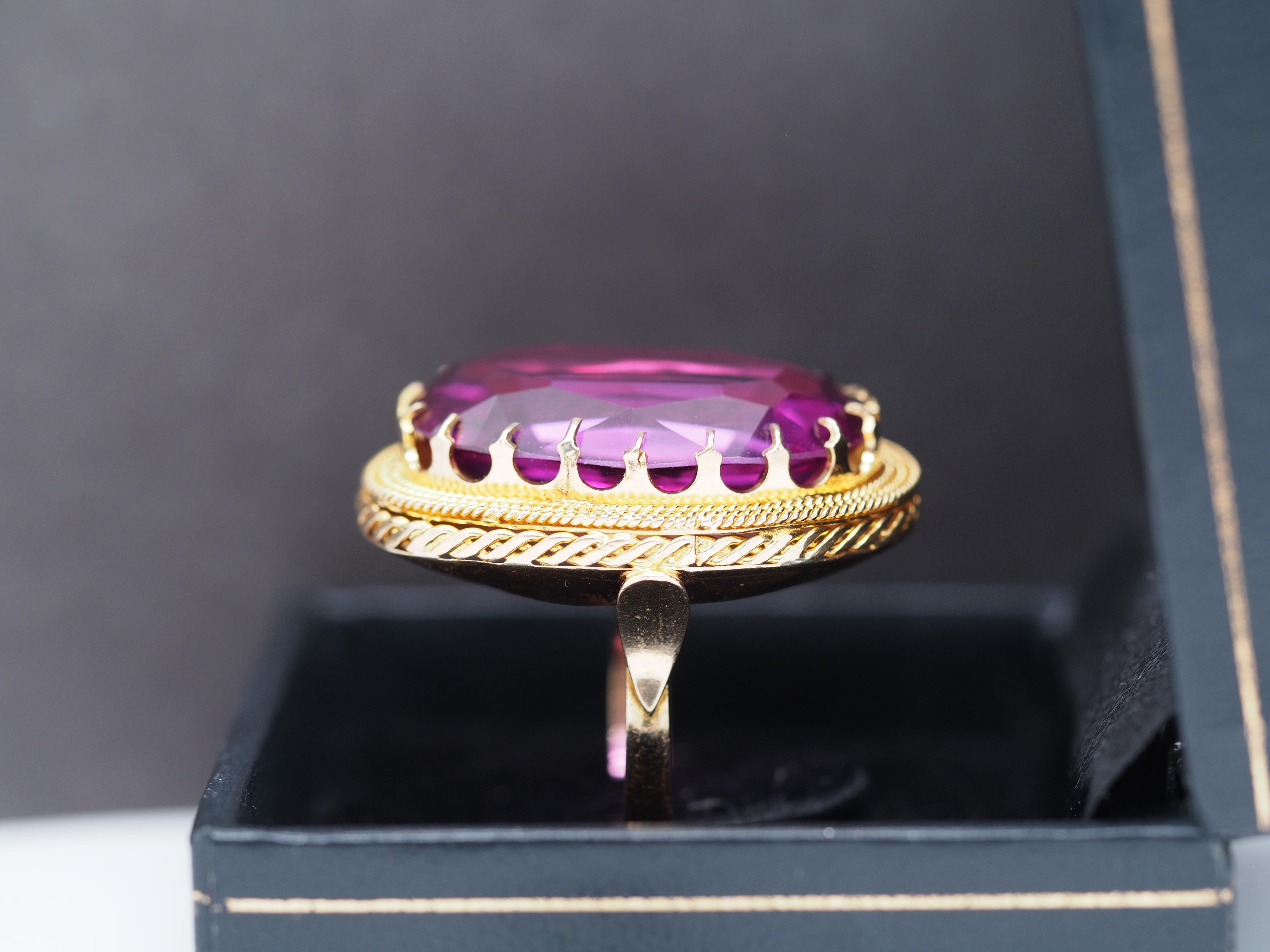 1900er Jahre 18 Karat Gelbgold Royal Prong Work und gravierter Kopf, Amethyst-Ring 3