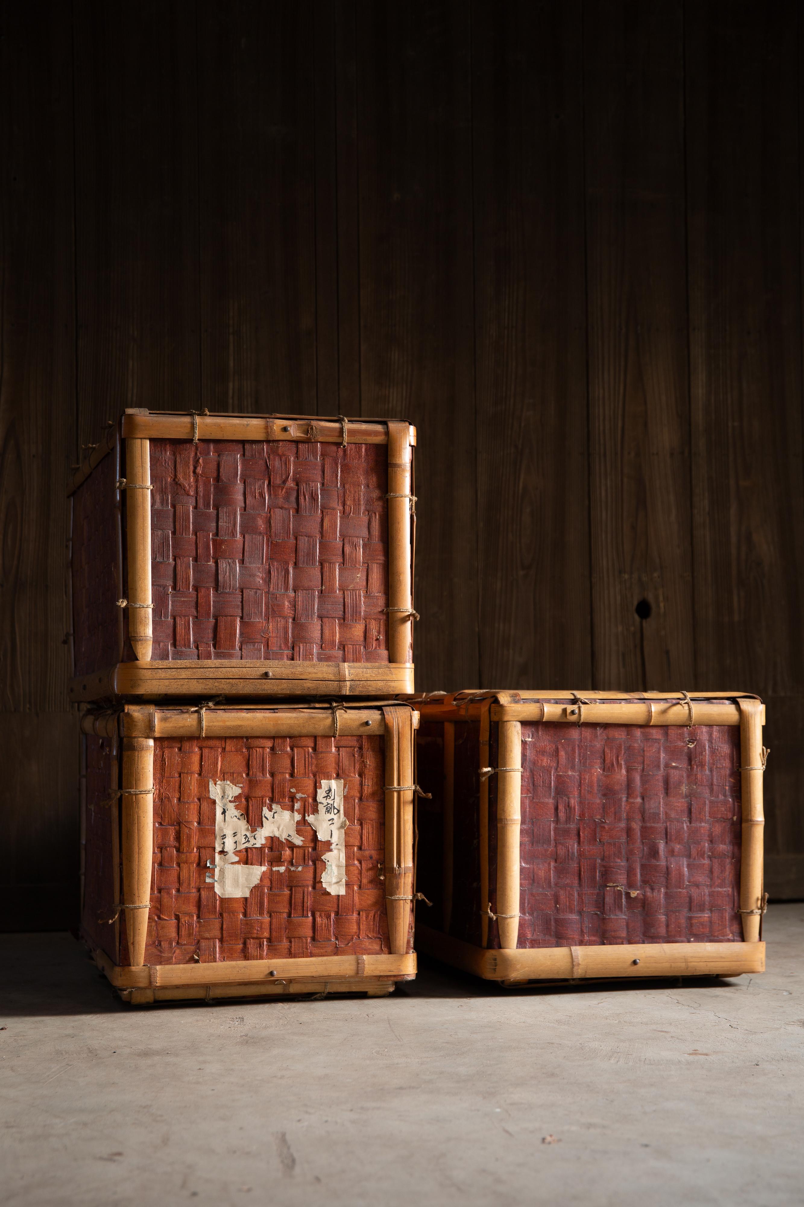 1910s-1930s Japanese antique Tsuzura, Washi paper coated bamboo Kimono chest For Sale 7