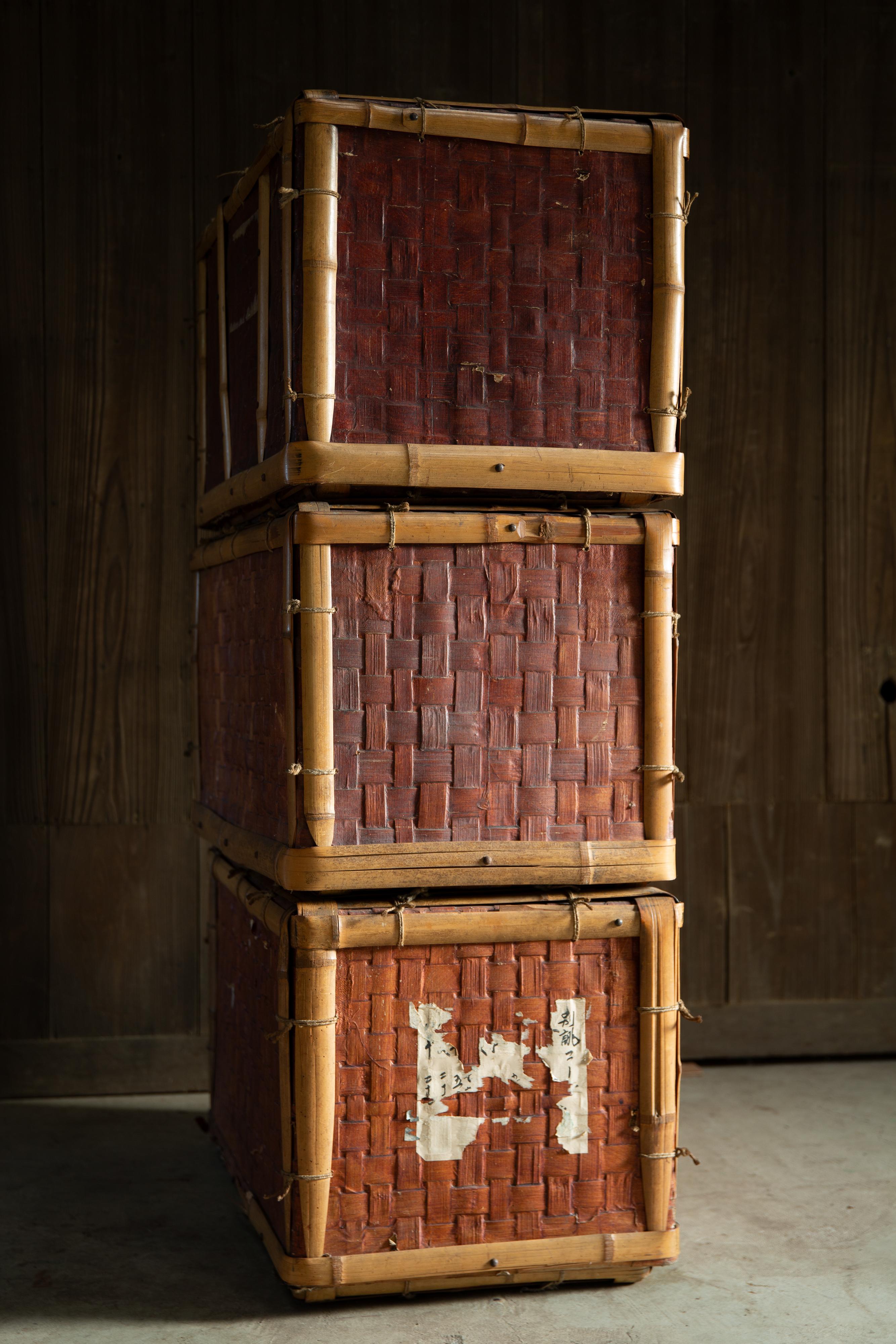 1910s-1930s Japanese antique Tsuzura, Washi paper coated bamboo Kimono chest For Sale 8