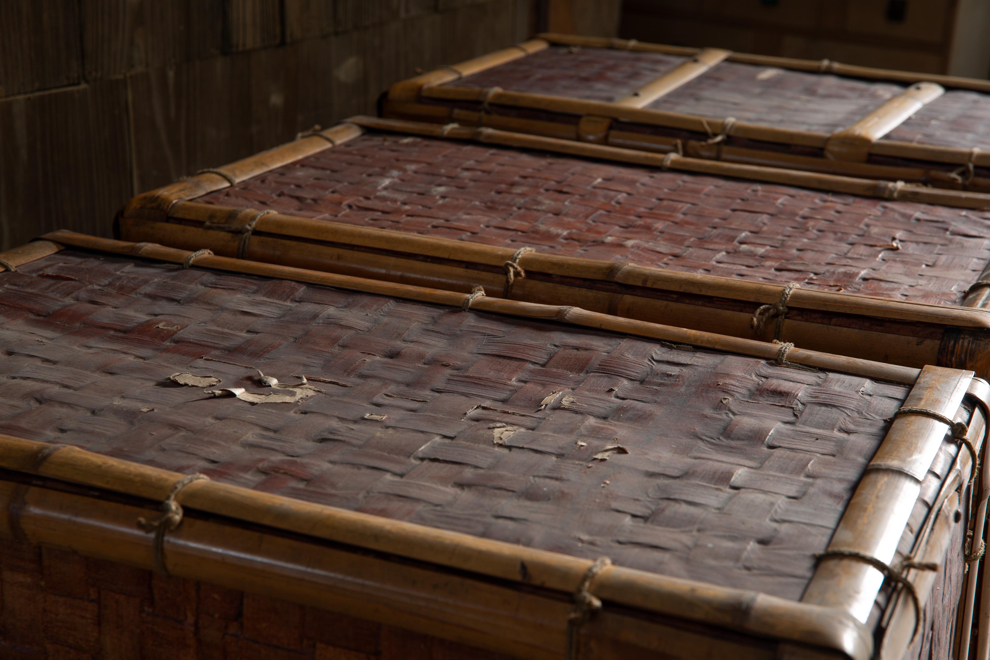 1910s-1930s Japanese antique Tsuzura, Washi paper coated bamboo Kimono chest For Sale 9