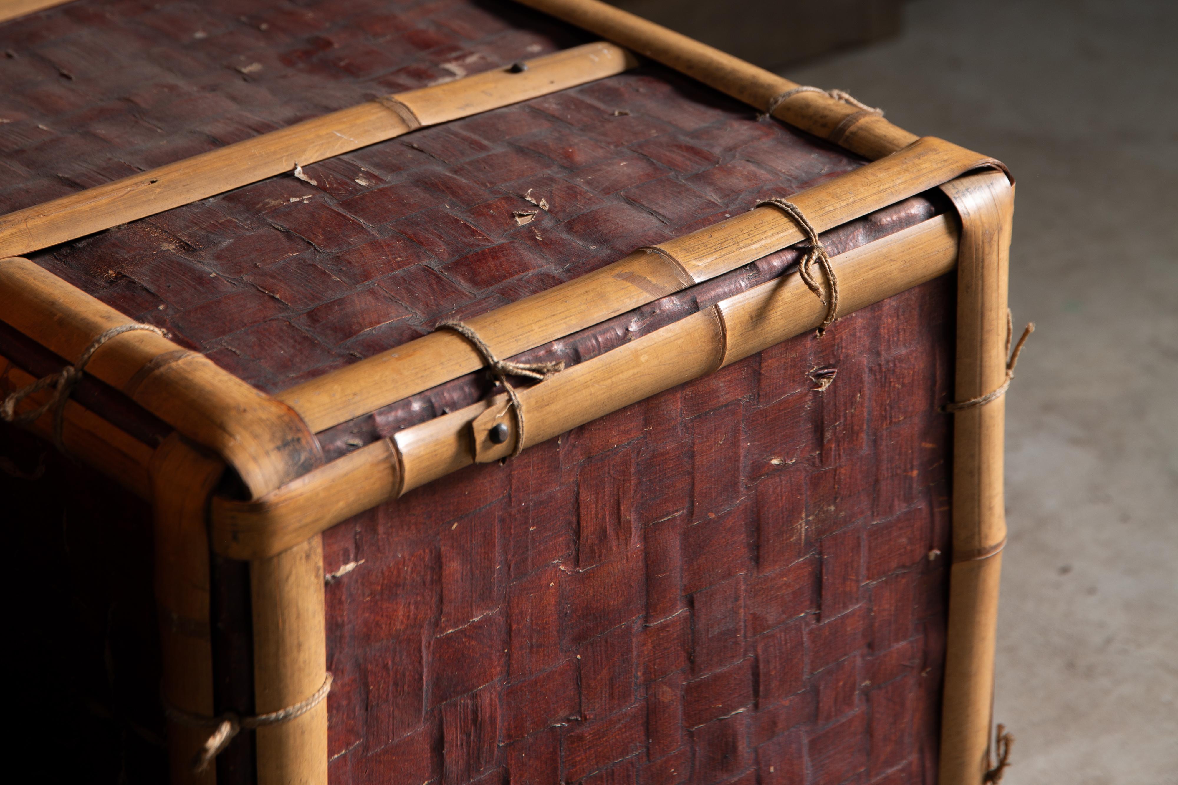 1910s-1930s Japanese antique Tsuzura, Washi paper coated bamboo Kimono chest For Sale 10