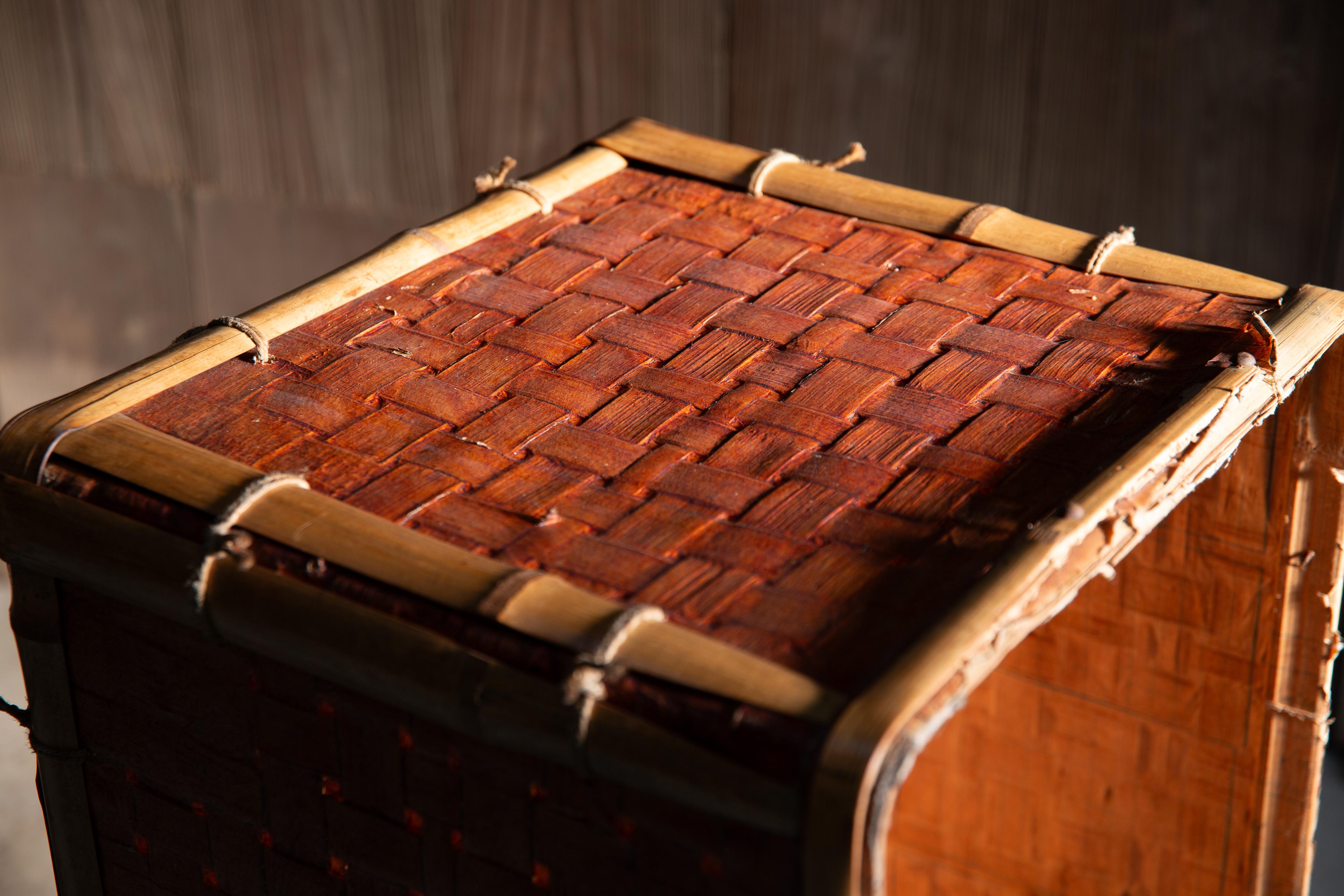 1910s-1930s Japanese antique Tsuzura, Washi paper coated bamboo Kimono chest For Sale 11